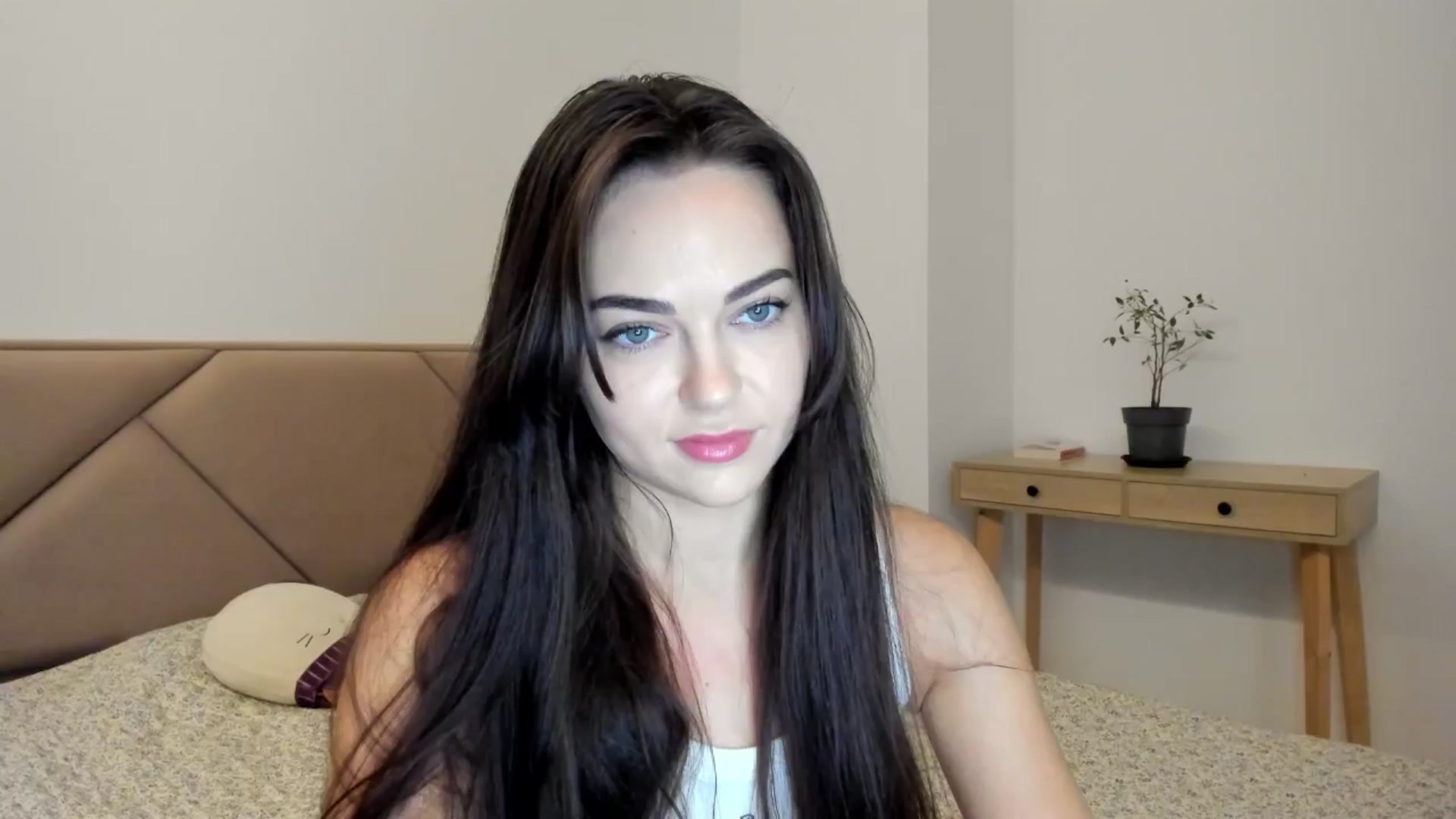Gallery image thumbnail from BeeTheQueen's myfreecams stream on, 03/31/2026, 23:28 image 12 of 20