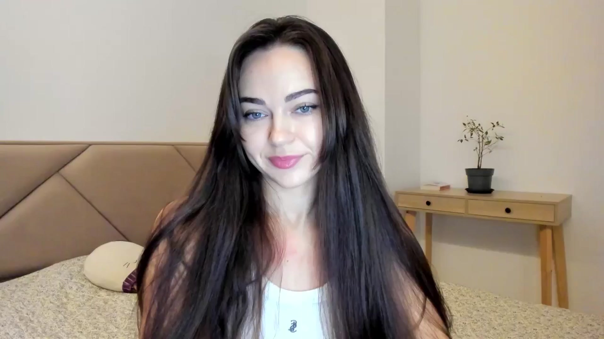 Gallery image thumbnail from BeeTheQueen's myfreecams stream on, 03/31/2026, 23:28 image 8 of 20
