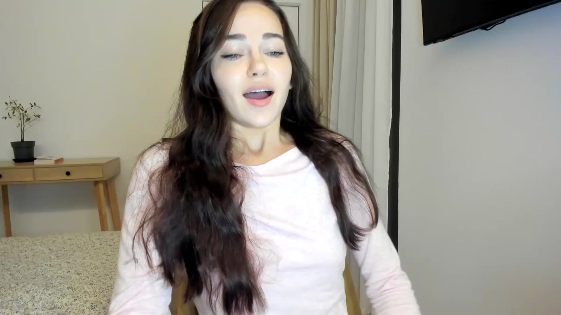 Gallery image thumbnail from BeeTheQueen's myfreecams stream on, 04/14/2026, 19:14 image 10 of 20