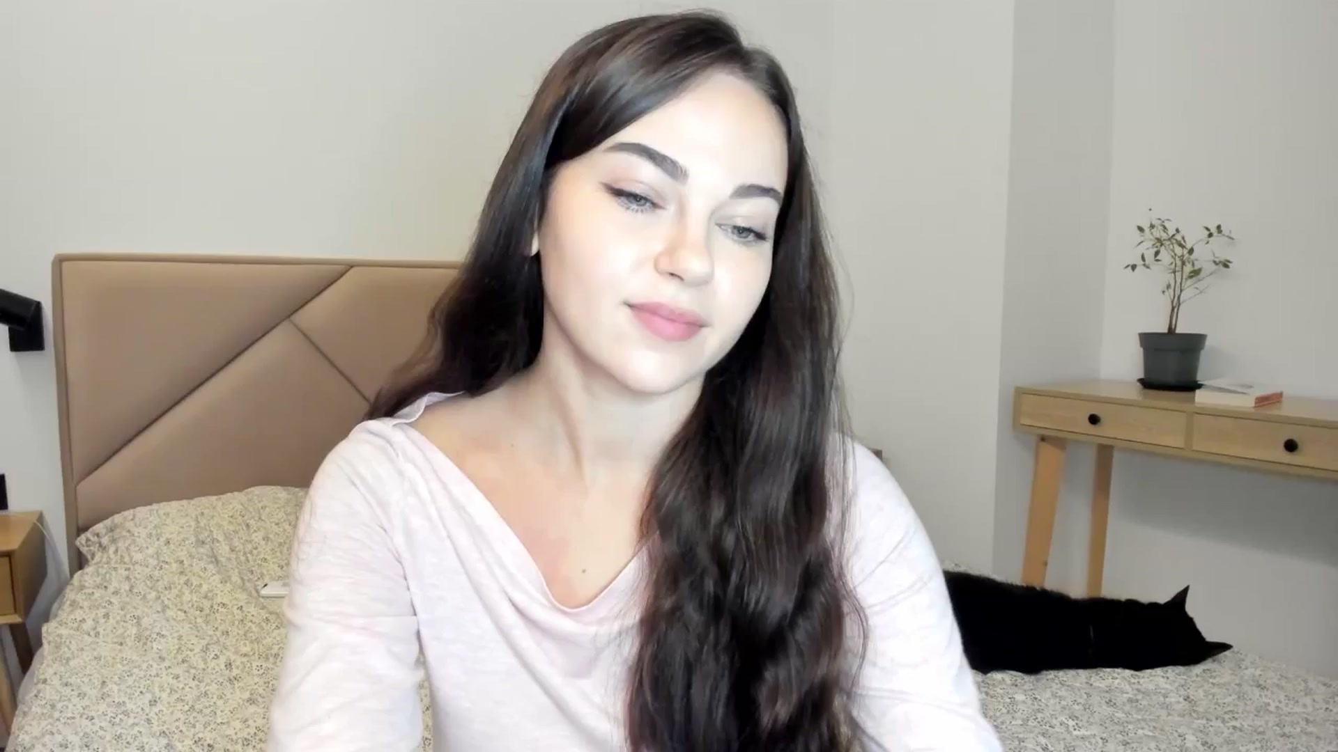 Gallery image thumbnail from BeeTheQueen's myfreecams stream on, 04/14/2026, 19:14 image 1 of 20