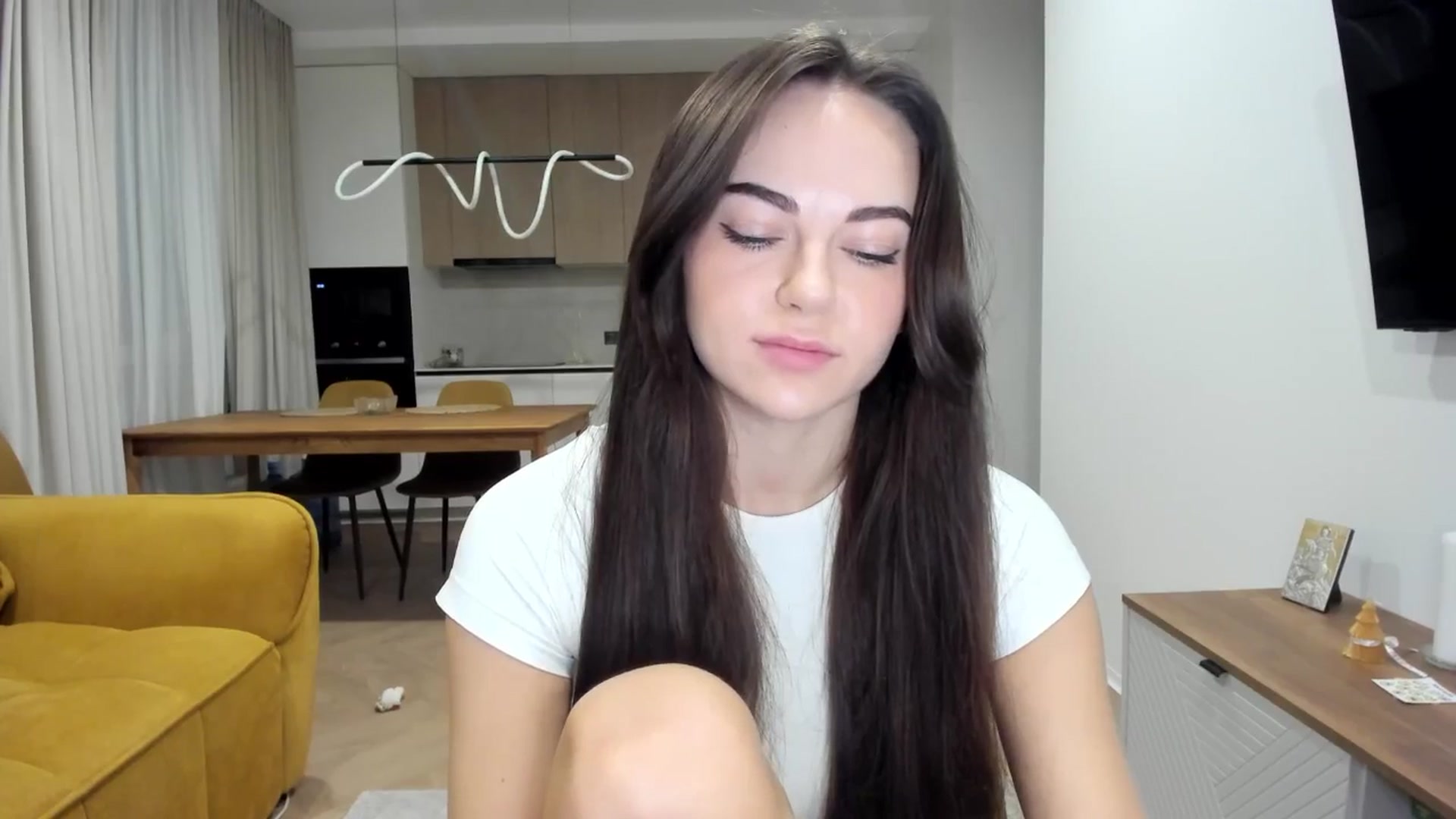 Gallery image thumbnail from BeeTheQueen's myfreecams stream on, 04/21/2026, 19:39 image 14 of 20