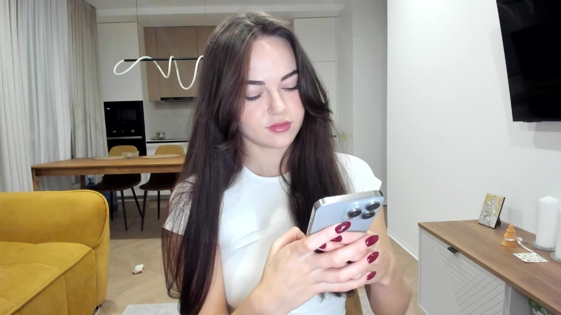Gallery image thumbnail from BeeTheQueen's myfreecams stream on, 04/21/2026, 19:39 image 1 of 20