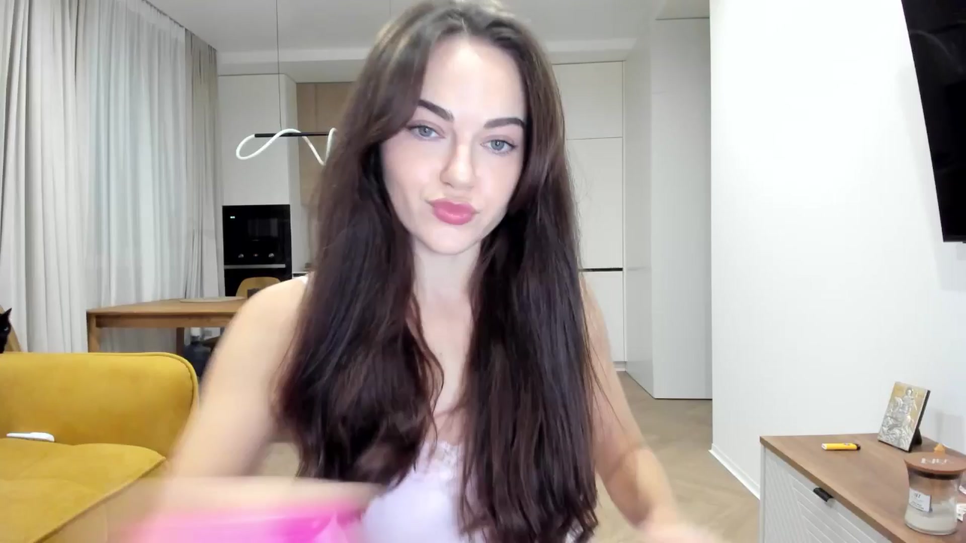 Gallery image thumbnail from BeeTheQueen's myfreecams stream on, 04/24/2026, 18:35 image 10 of 20