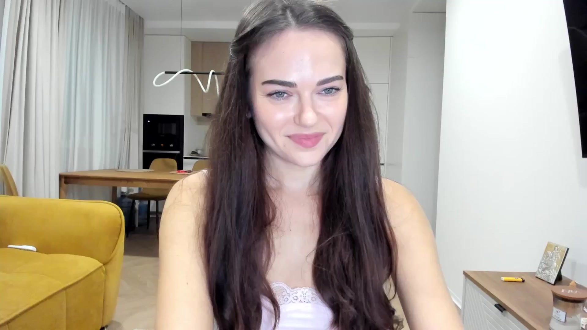 Gallery image thumbnail from BeeTheQueen's myfreecams stream on, 04/24/2026, 21:03 image 12 of 20
