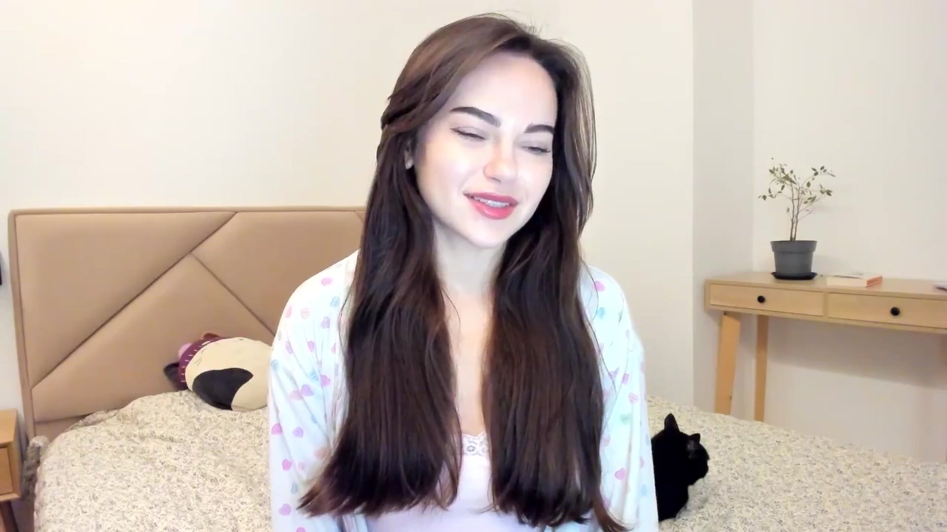 Gallery image thumbnail from BeeTheQueen's myfreecams stream on, 04/30/2026, 20:28 image 20 of 20