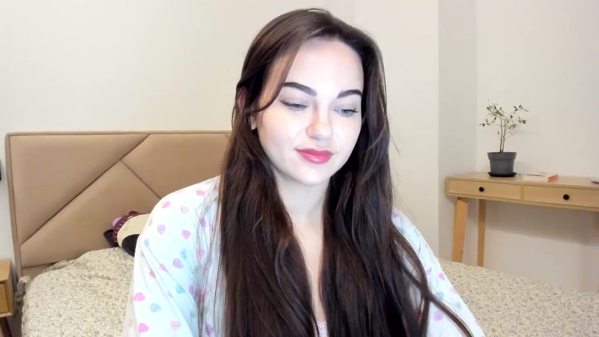 Gallery image thumbnail from BeeTheQueen's myfreecams stream on, 04/30/2026, 20:28 image 19 of 20