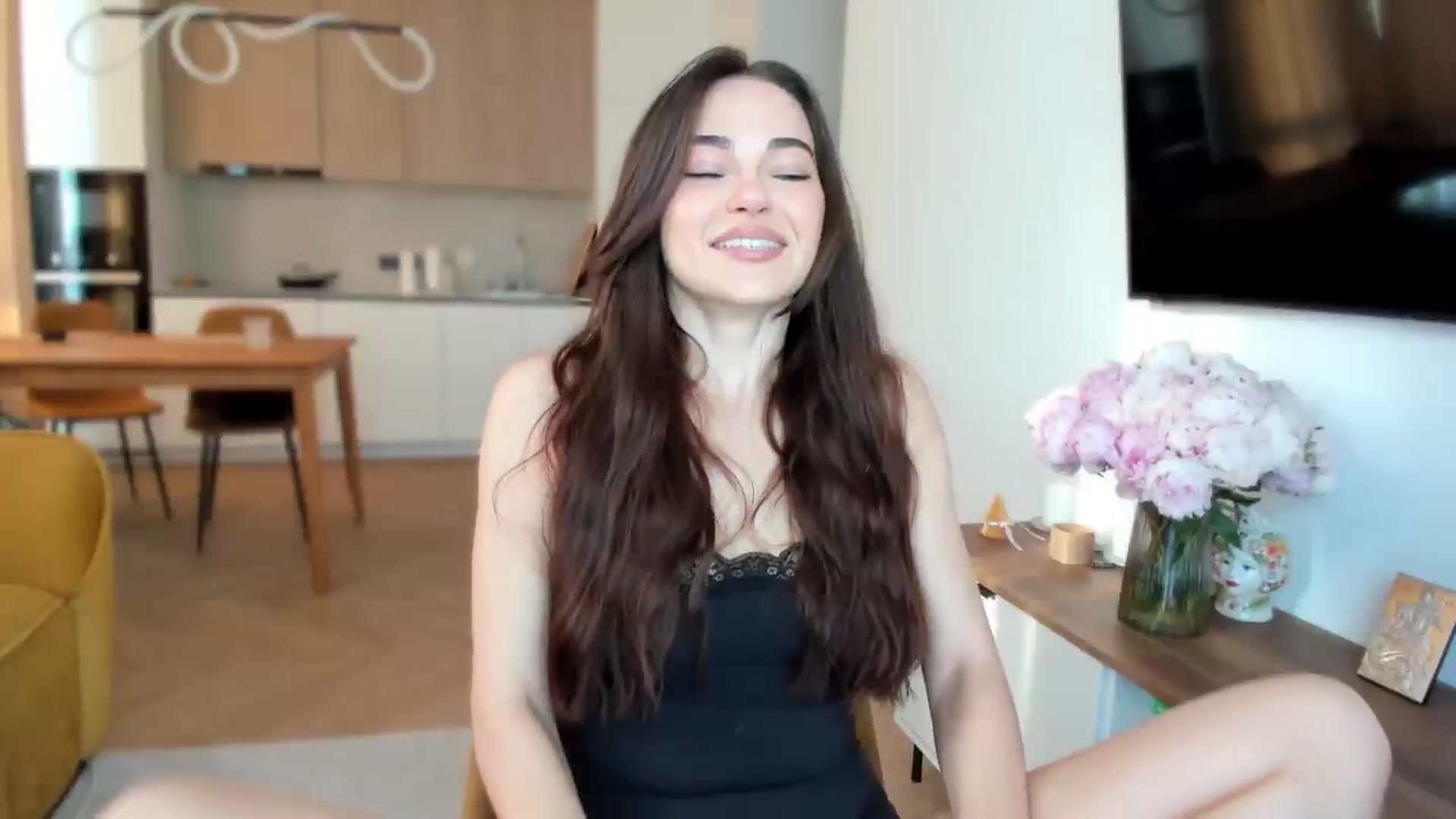 Gallery image thumbnail from BeeTheQueen's myfreecams stream on, 06/27/2026, 17:30 image 3 of 20