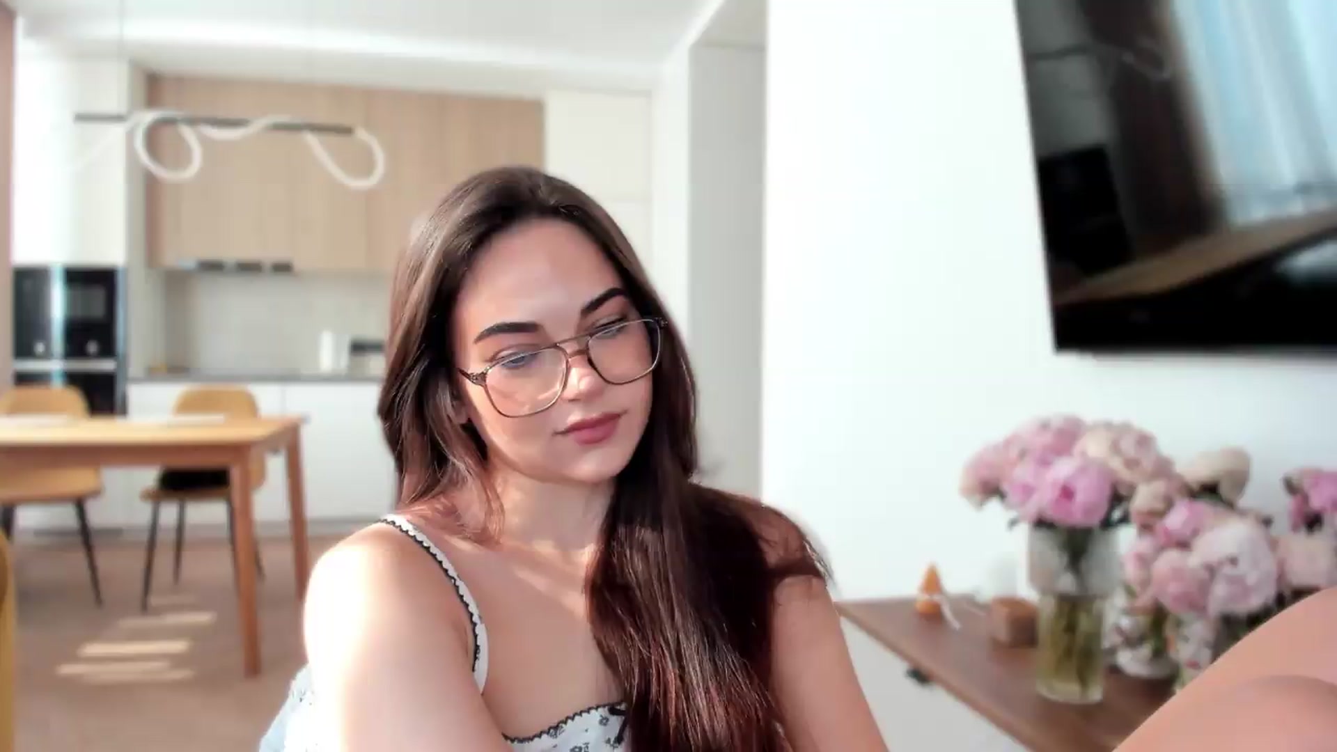 Gallery image thumbnail from BeeTheQueen's myfreecams stream on, 06/30/2026, 15:05 image 6 of 20