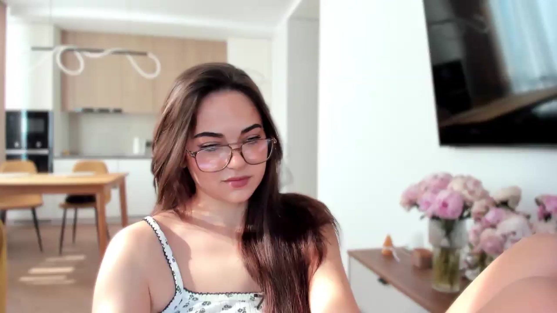 Gallery image thumbnail from BeeTheQueen's myfreecams stream on, 06/30/2026, 15:05 image 1 of 20