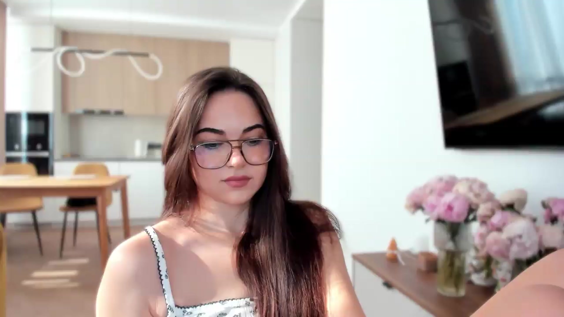 Gallery image thumbnail from BeeTheQueen's myfreecams stream on, 06/30/2026, 15:05 image 4 of 20