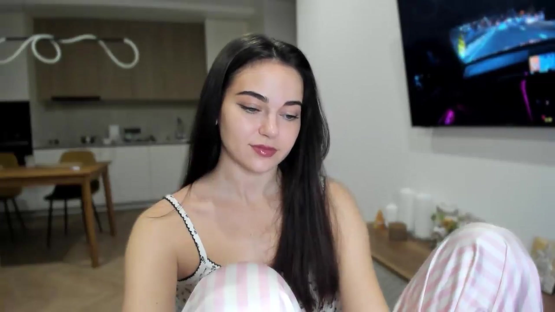 Gallery image thumbnail from BeeTheQueen's myfreecams stream on, 07/06/2026, 20:21 image 16 of 20
