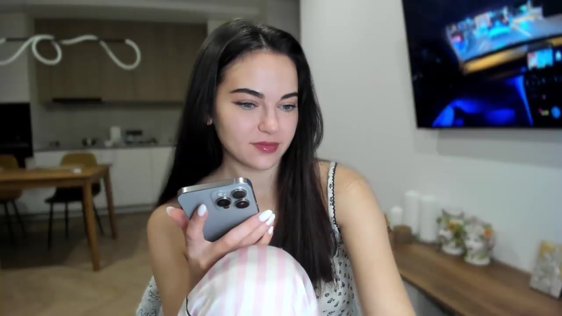 Gallery image thumbnail from BeeTheQueen's myfreecams stream on, 07/06/2026, 20:21 image 12 of 20