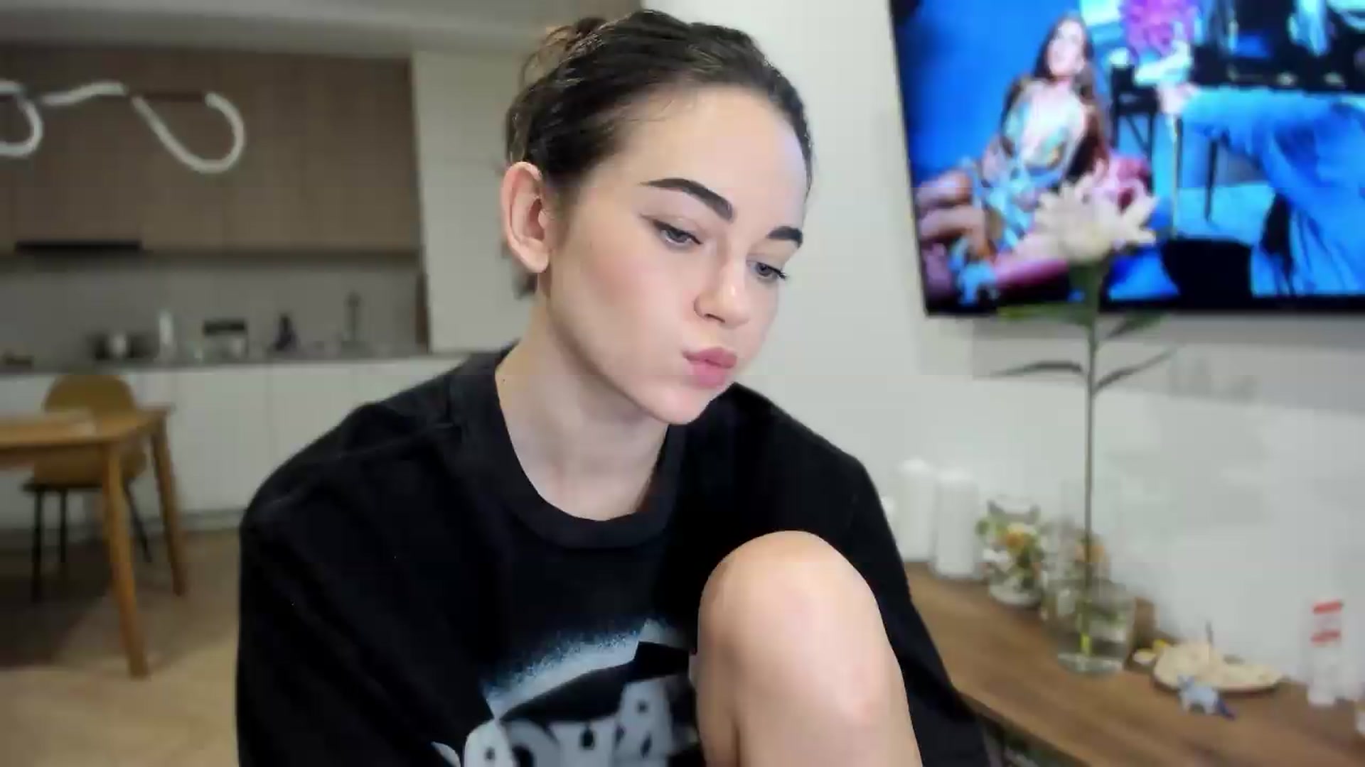 Gallery image thumbnail from BeeTheQueen's myfreecams stream on, 07/28/2026, 19:29 image 10 of 20