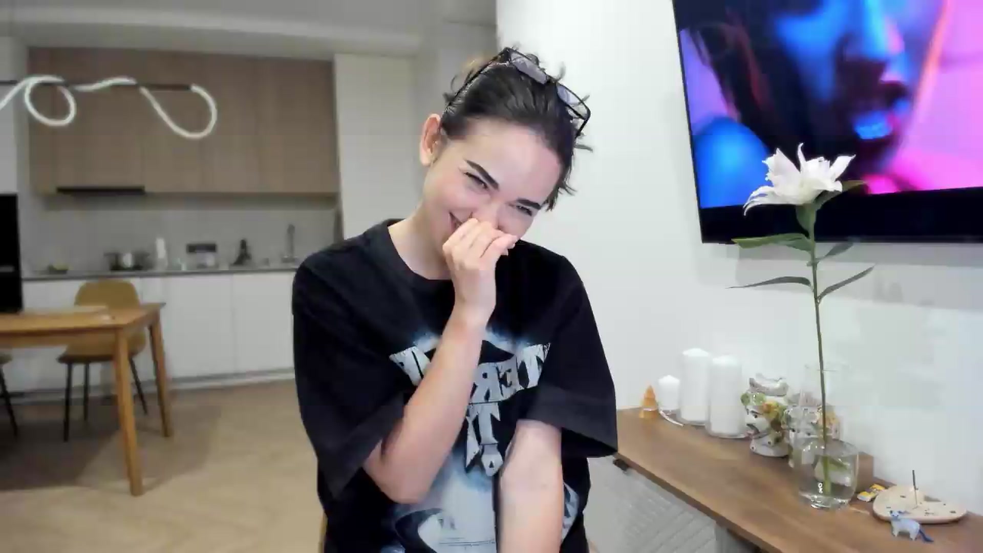 Gallery image thumbnail from BeeTheQueen's myfreecams stream on, 07/28/2026, 20:28 image 4 of 20