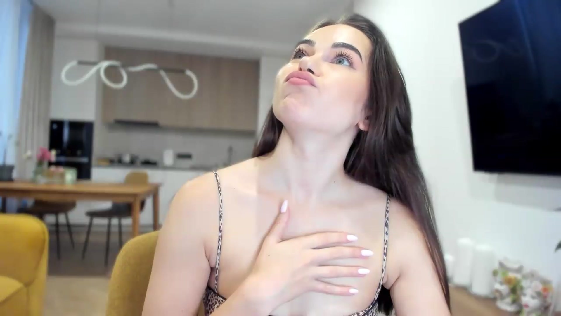 Gallery image thumbnail from BeeTheQueen's myfreecams stream on, 07/31/2026, 18:11 image 18 of 20
