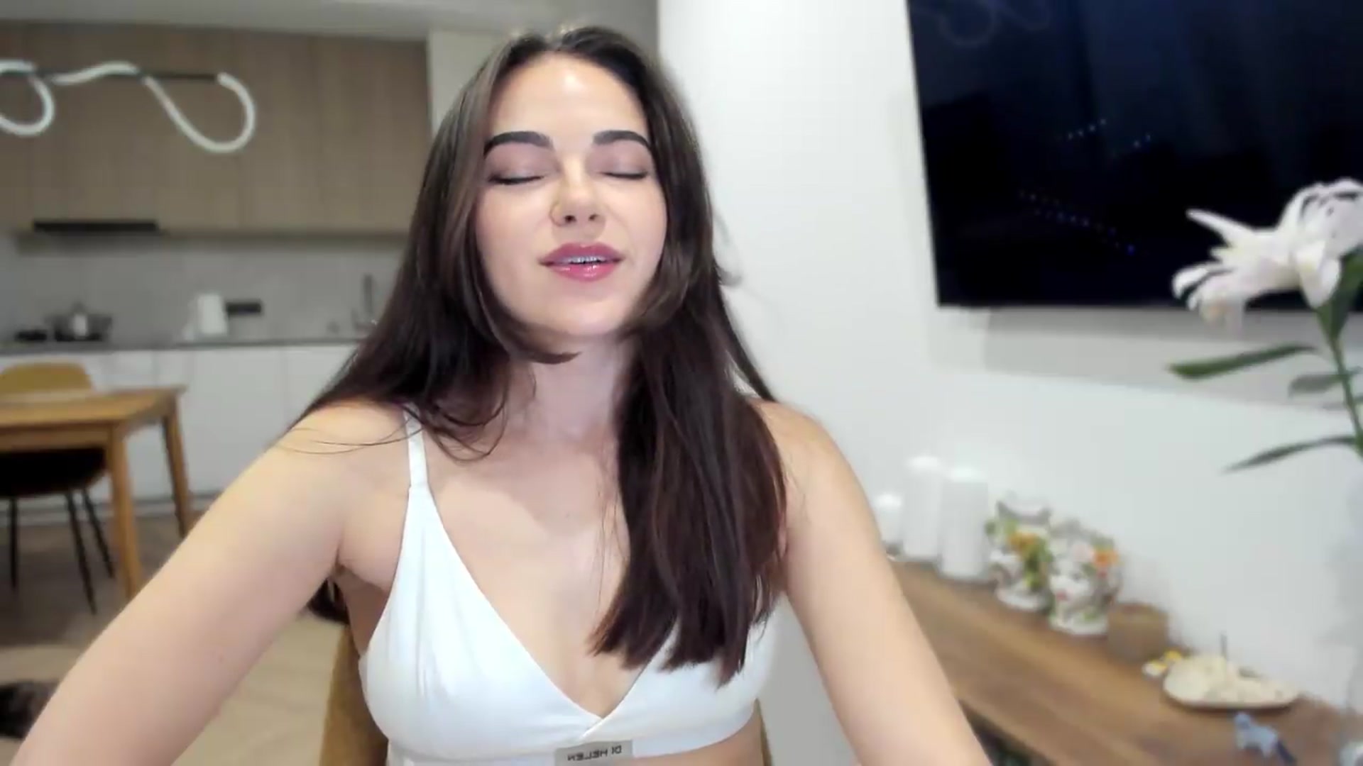 Gallery image thumbnail from BeeTheQueen's myfreecams stream on, 08/01/2026, 18:26 image 18 of 20