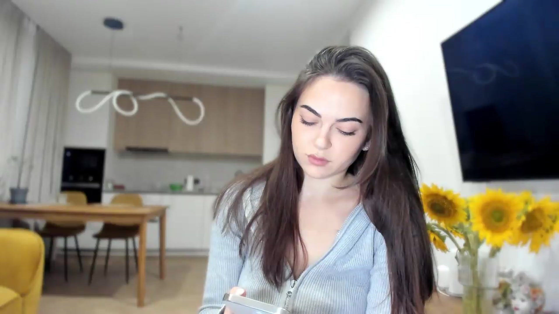 Gallery image thumbnail from BeeTheQueen's myfreecams stream on, 08/05/2026, 19:04 image 2 of 20