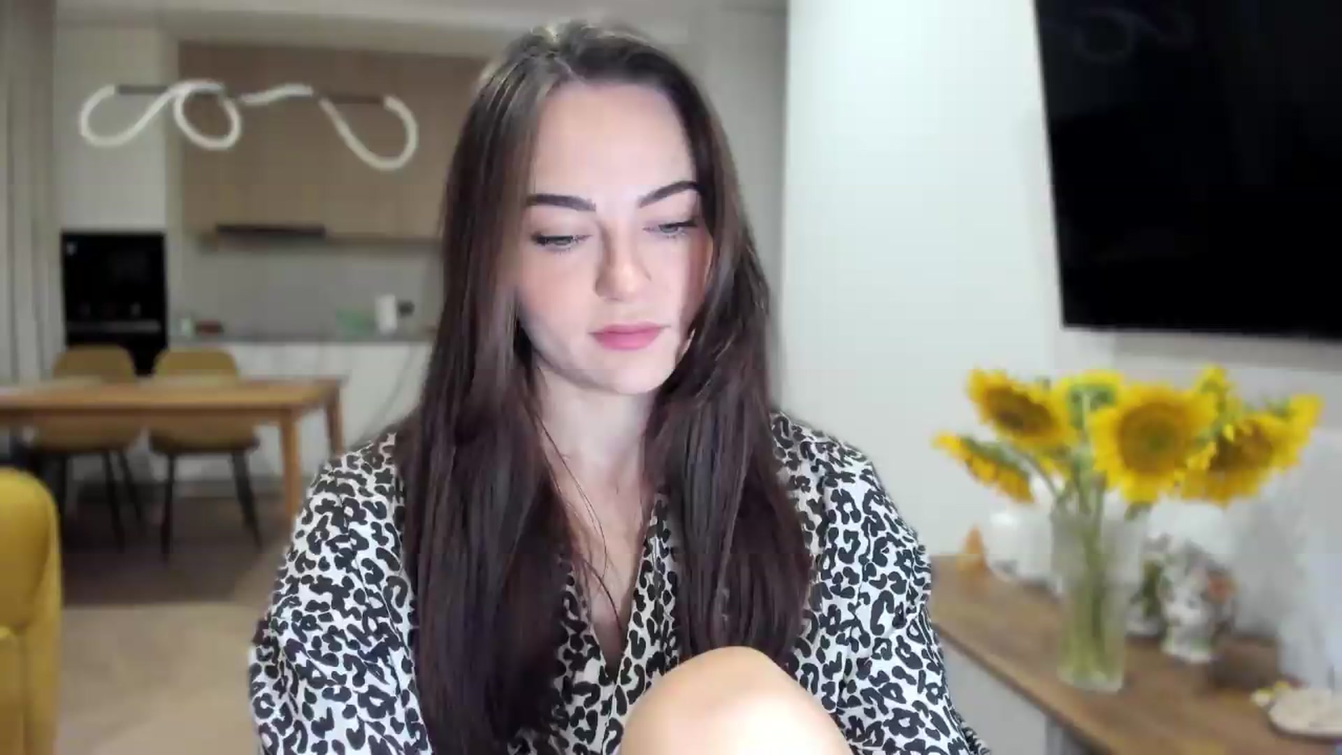Gallery image thumbnail from BeeTheQueen's myfreecams stream on, 08/06/2026, 18:31 image 14 of 20