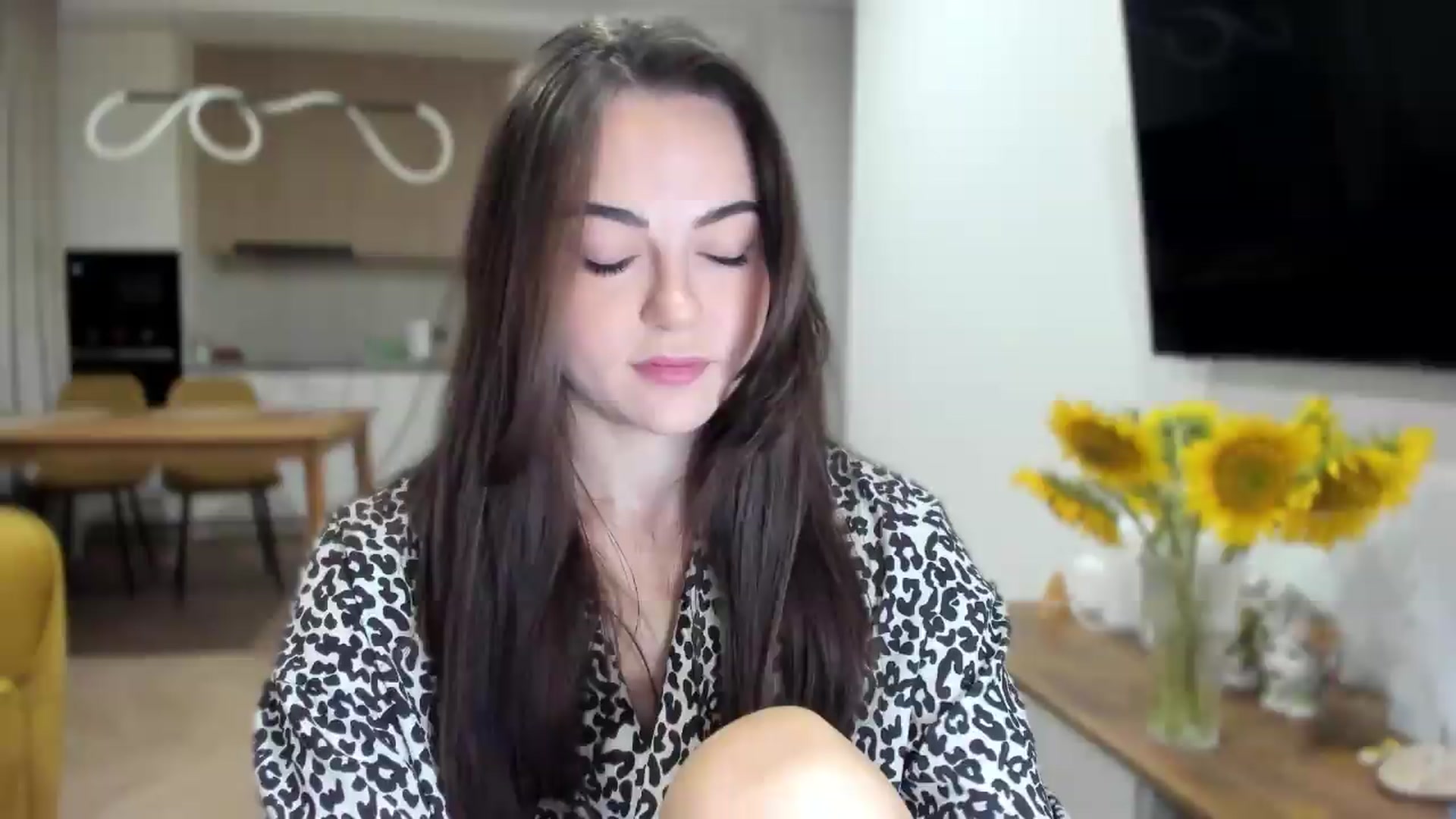 Gallery image thumbnail from BeeTheQueen's myfreecams stream on, 08/06/2026, 18:31 image 15 of 20