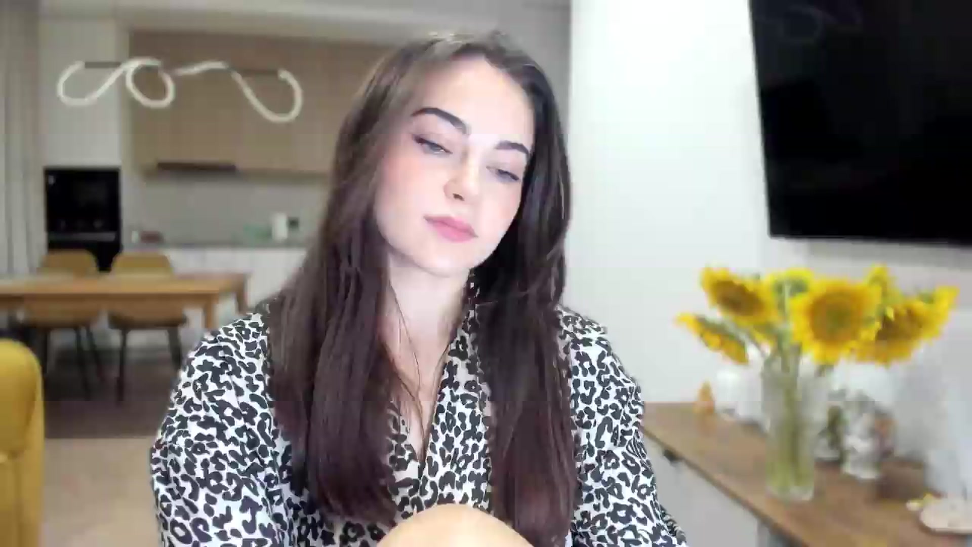 Gallery image thumbnail from BeeTheQueen's myfreecams stream on, 08/06/2026, 18:31 image 16 of 20