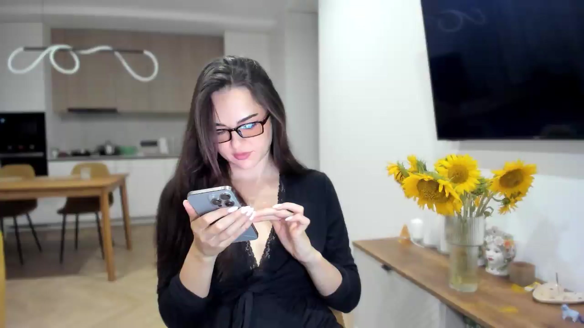 Gallery image thumbnail from BeeTheQueen's myfreecams stream on, 08/07/2026, 19:03 image 19 of 20