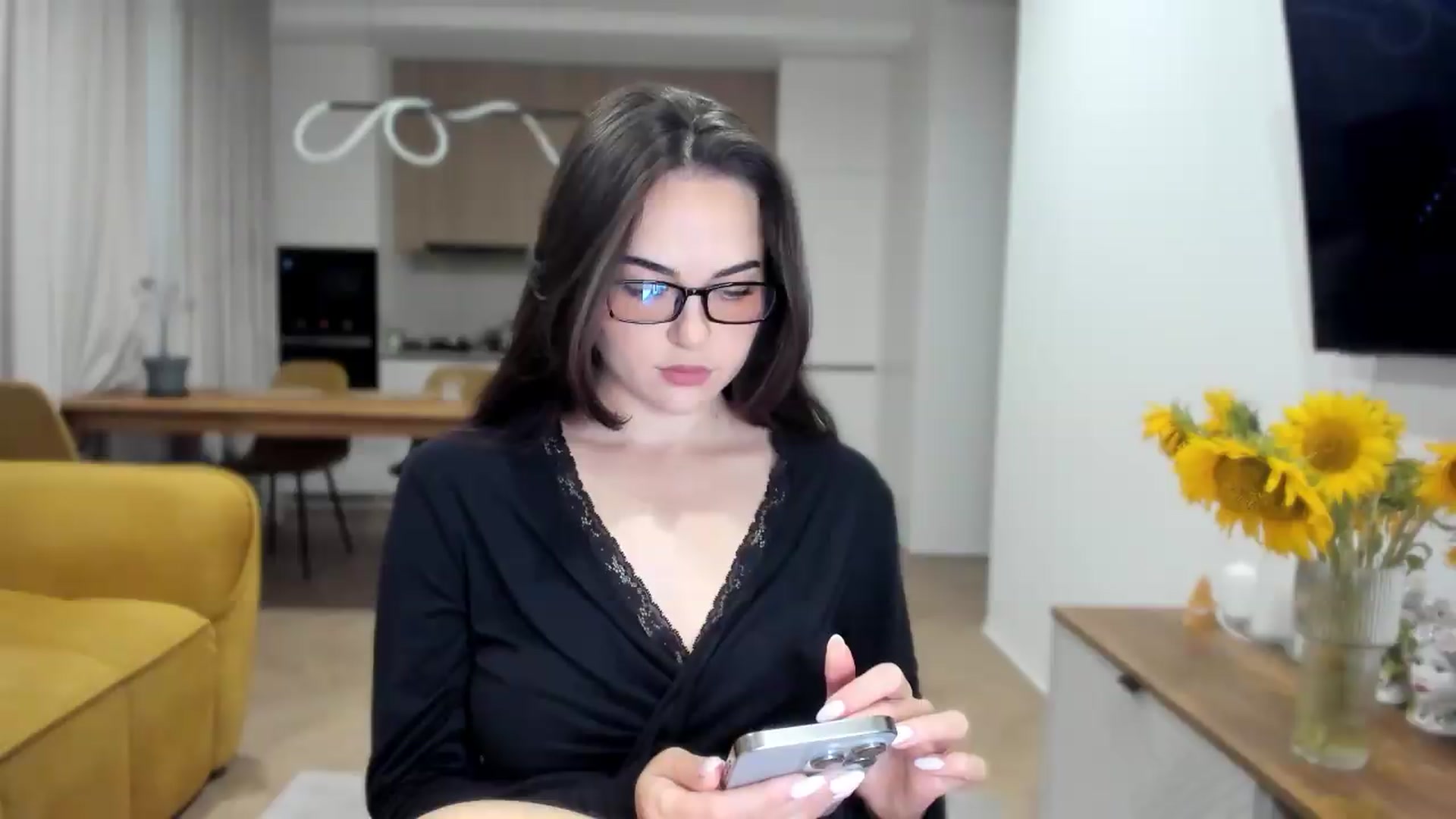 Gallery image thumbnail from BeeTheQueen's myfreecams stream on, 08/07/2026, 19:32 image 3 of 20