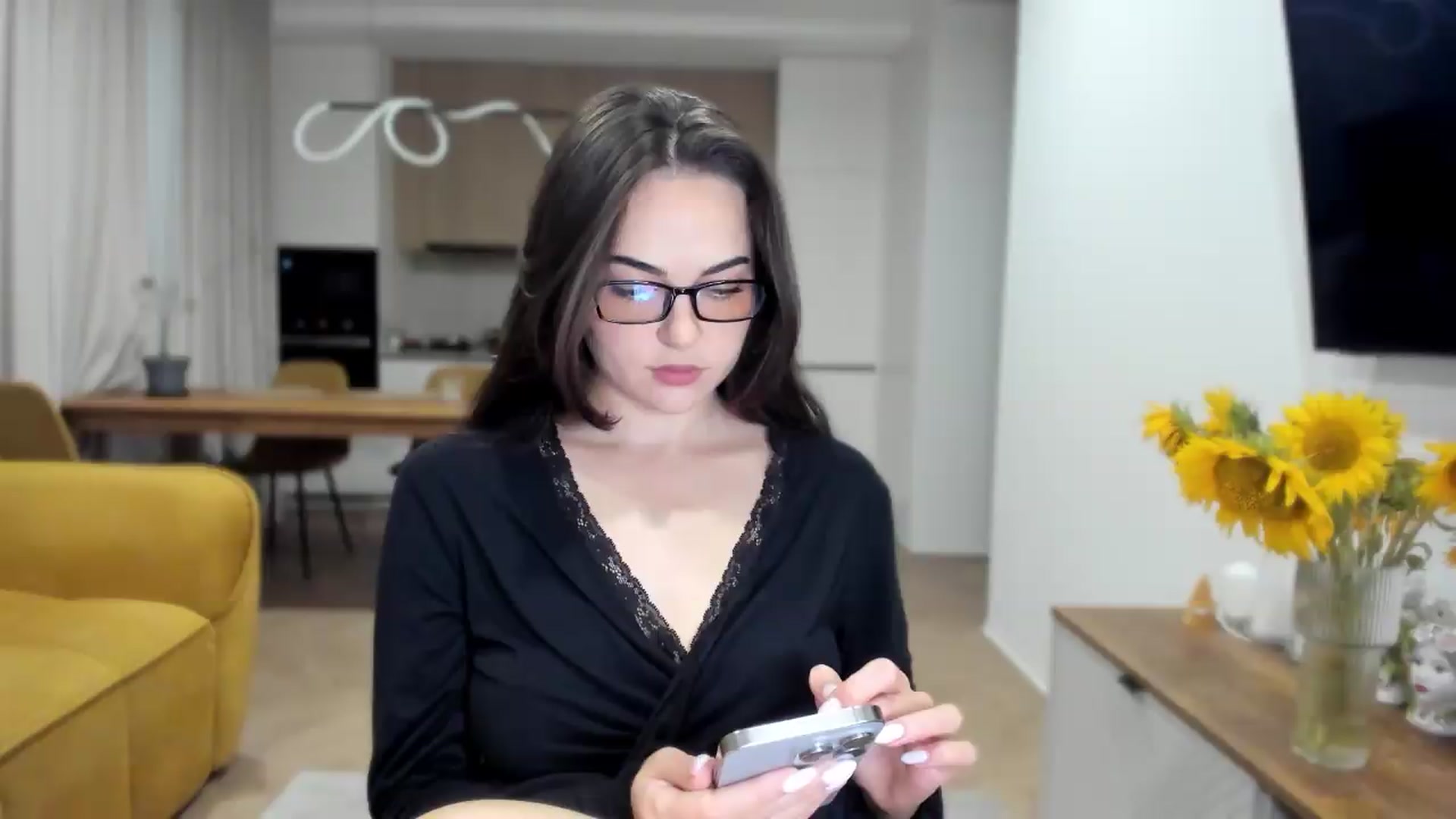 Gallery image thumbnail from BeeTheQueen's myfreecams stream on, 08/07/2026, 19:32 image 2 of 20
