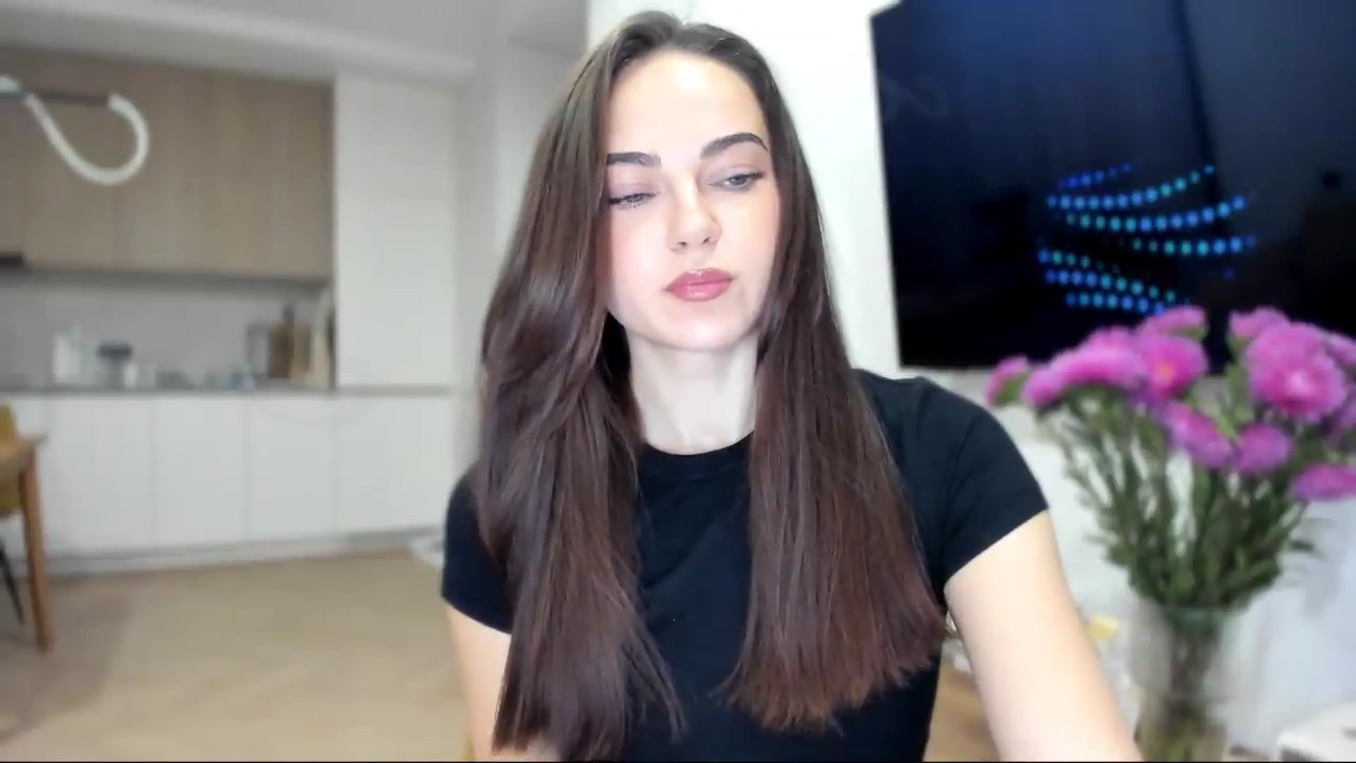 Gallery image thumbnail from BeeTheQueen's myfreecams stream on, 08/31/2026, 18:07 image 13 of 20