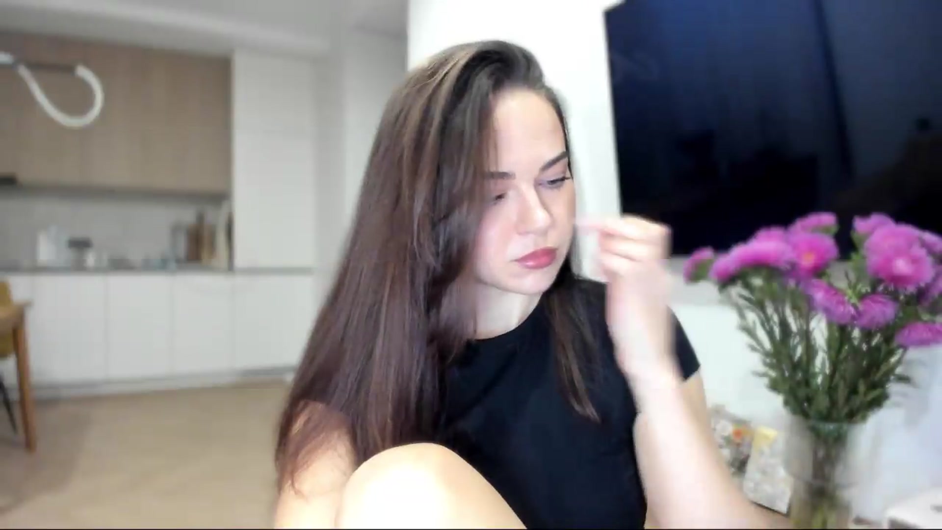 Gallery image thumbnail from BeeTheQueen's myfreecams stream on, 08/31/2026, 18:07 image 16 of 20