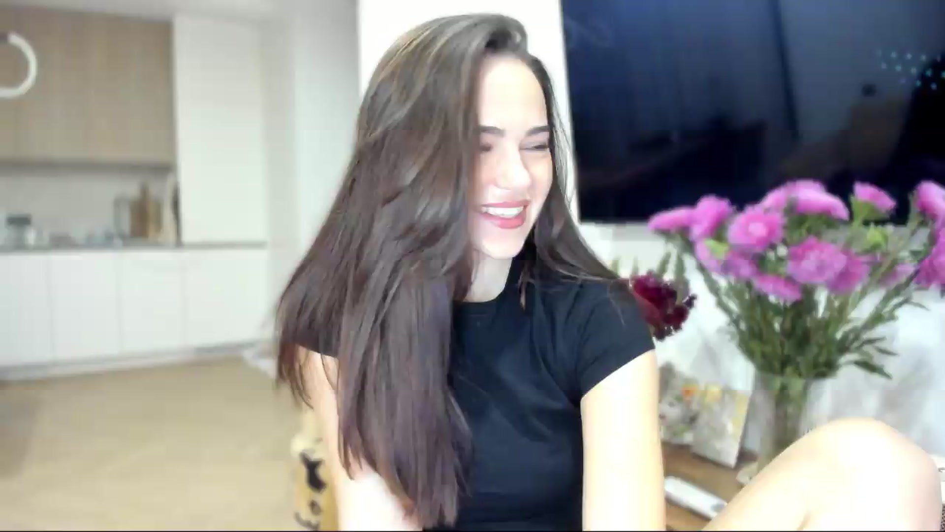 Gallery image thumbnail from BeeTheQueen's myfreecams stream on, 08/31/2026, 19:24 image 1 of 20