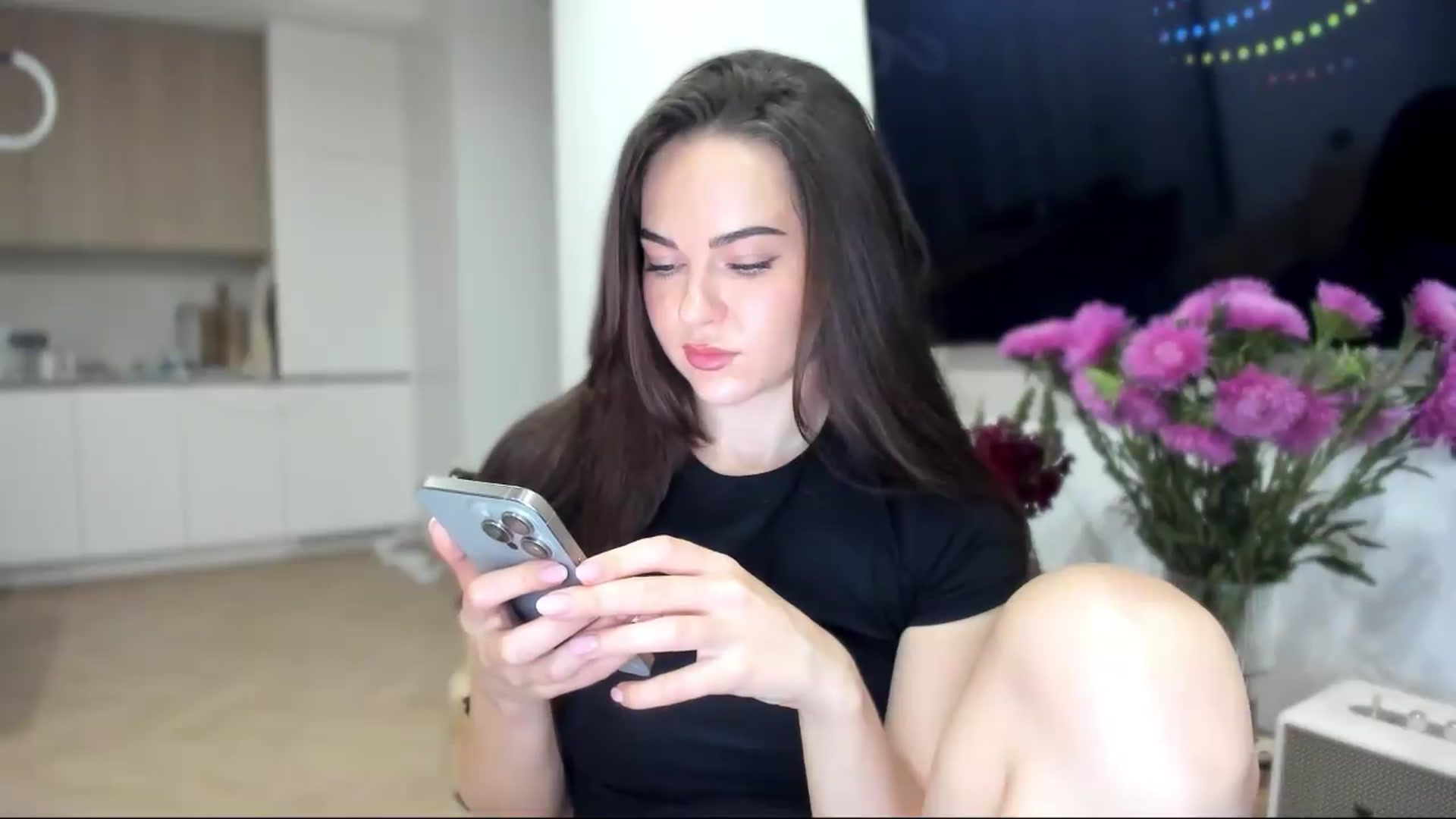 Gallery image thumbnail from BeeTheQueen's myfreecams stream on, 08/31/2026, 19:24 image 7 of 20