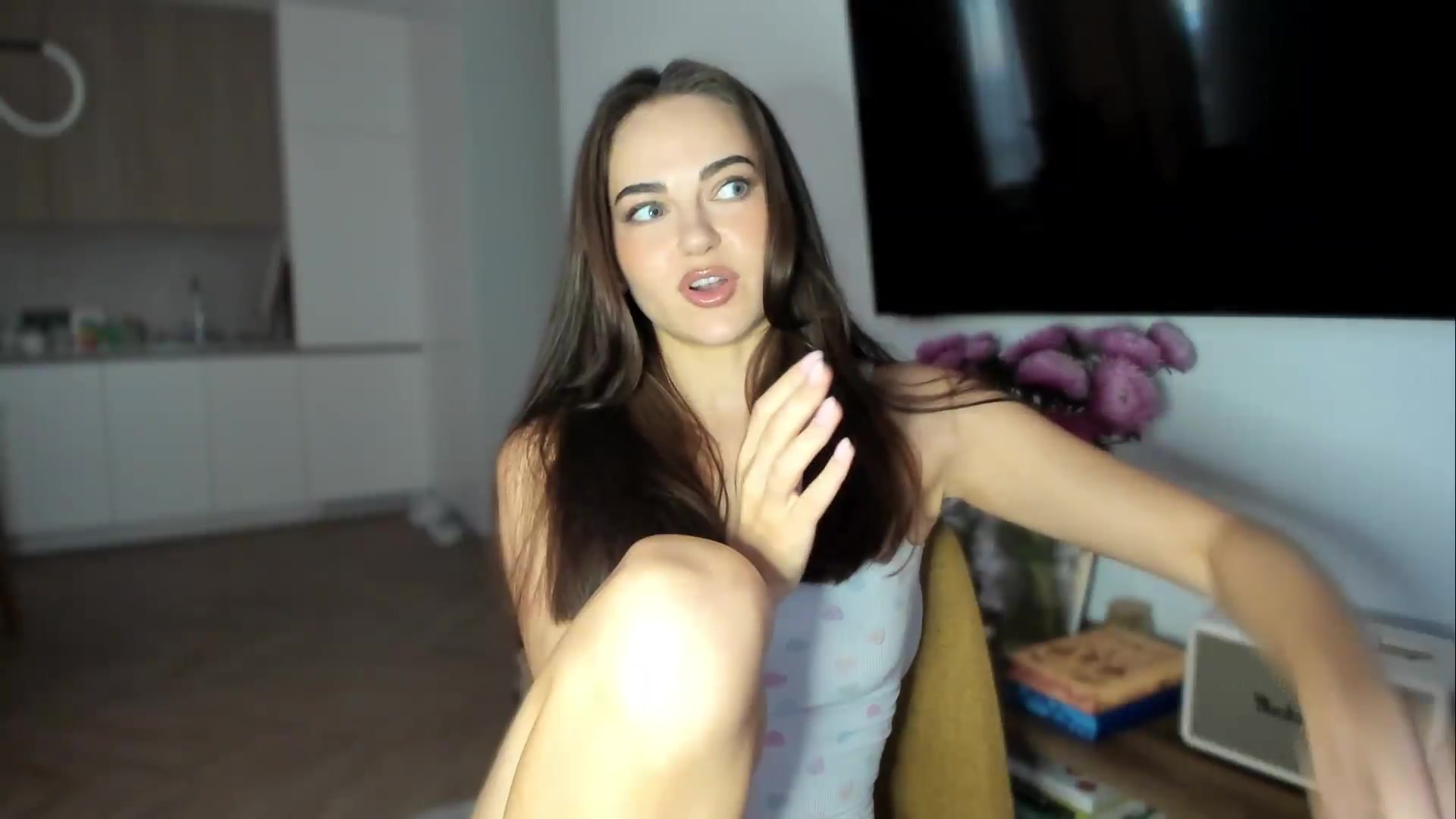 Gallery image thumbnail from BeeTheQueen's myfreecams stream on, 09/06/2026, 17:10 image 14 of 20