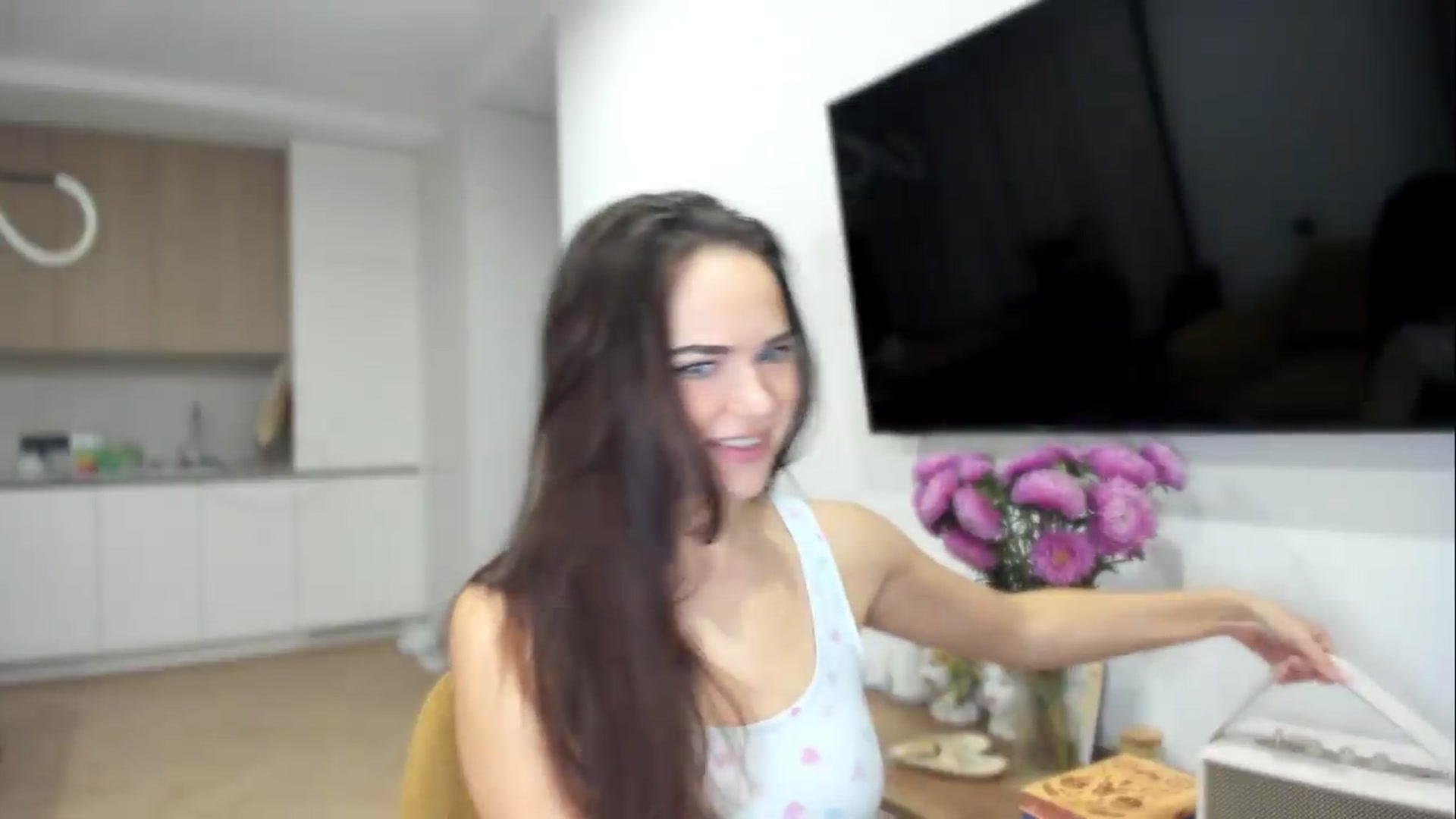 Gallery image thumbnail from BeeTheQueen's myfreecams stream on, 09/06/2026, 22:09 image 5 of 20