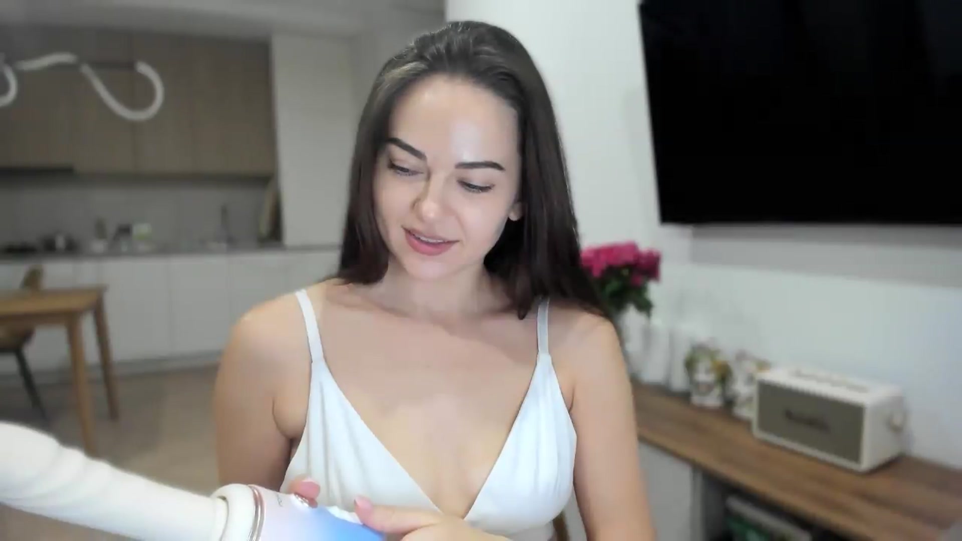 Gallery image thumbnail from BeeTheQueen's myfreecams stream on, 09/10/2026, 20:20 image 17 of 20