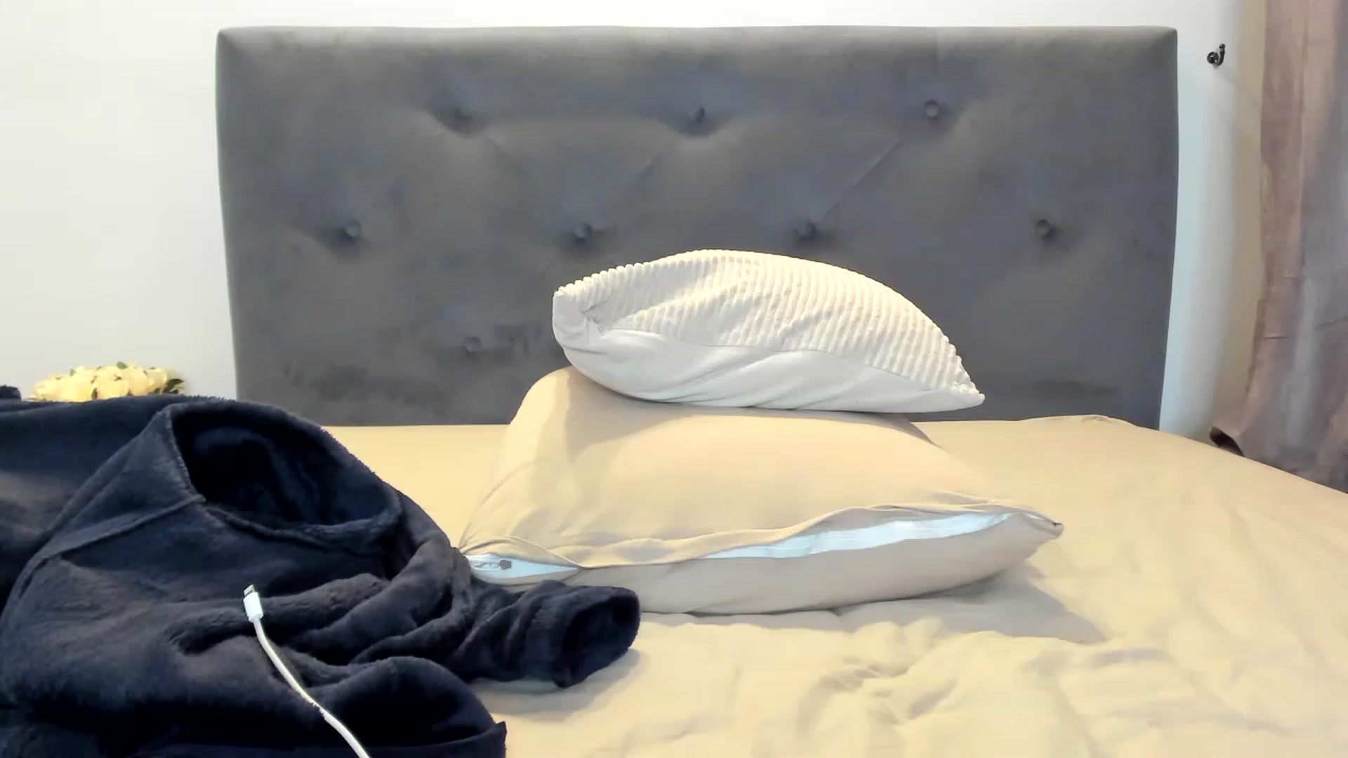 Gallery image thumbnail from Bee_Bee's myfreecams stream on, 11/18/2022, 22:23 image 15 of 20