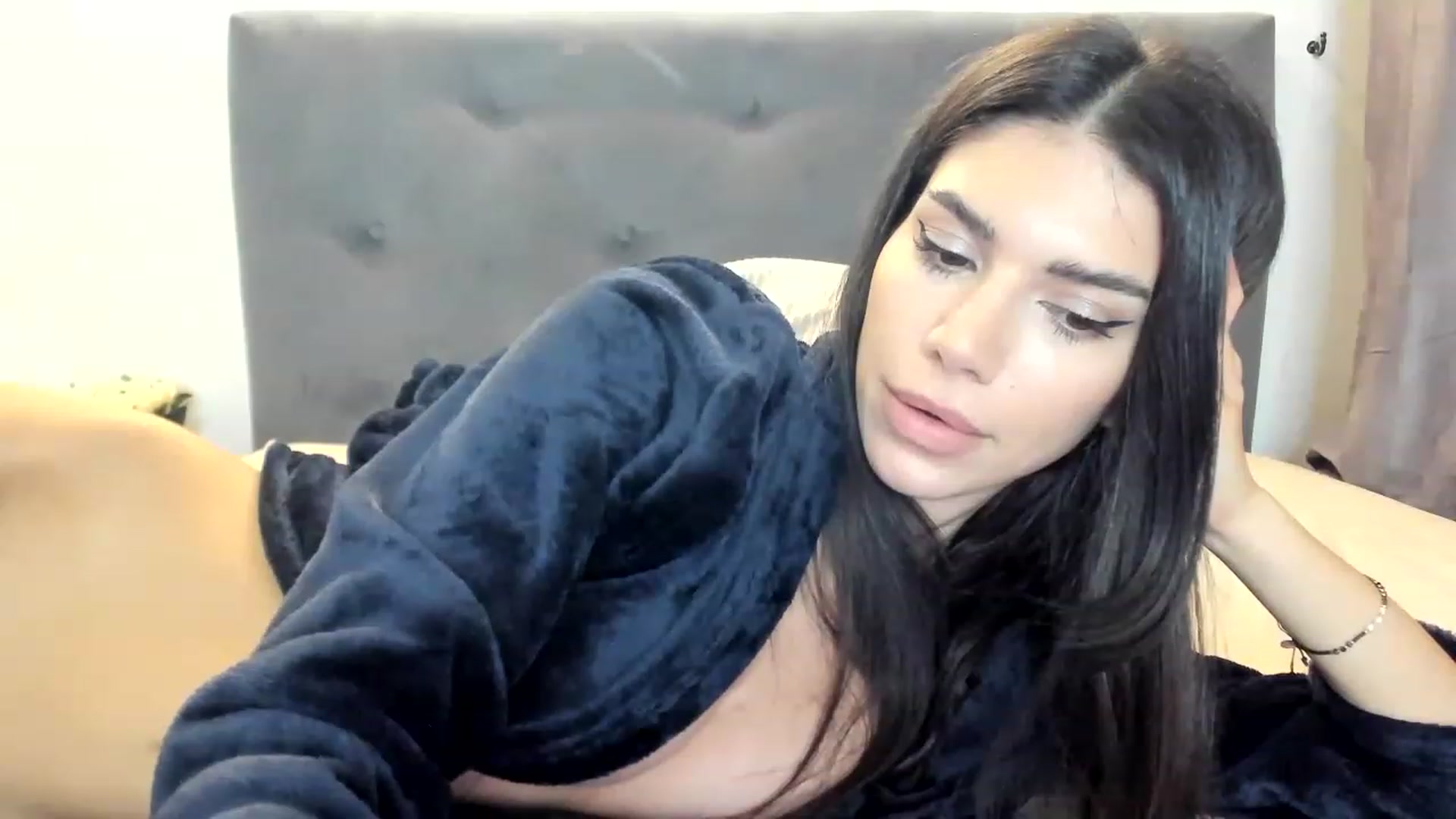 Gallery image thumbnail from Bee_Bee's myfreecams stream on, 11/18/2022, 22:23 image 11 of 20