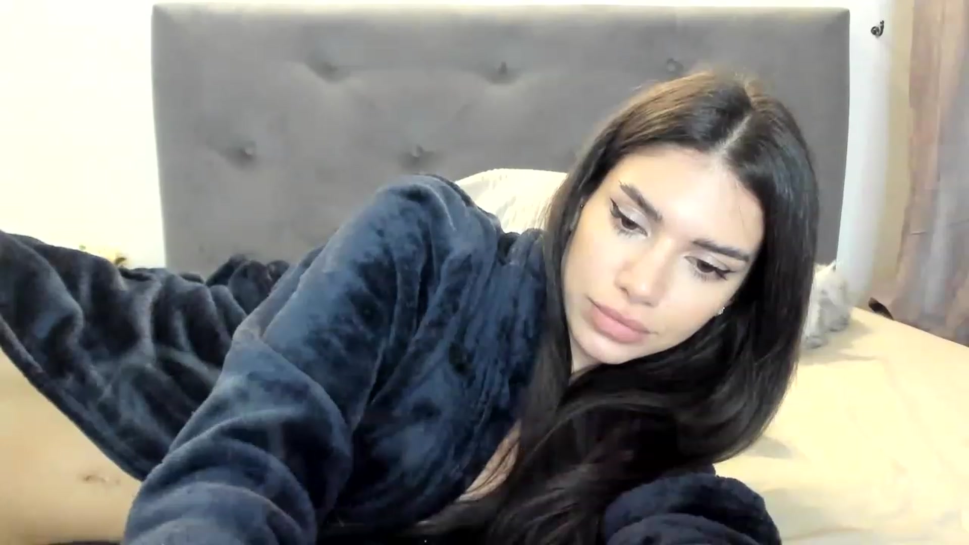 Gallery image thumbnail from Bee_Bee's myfreecams stream on, 11/18/2022, 22:23 image 4 of 20