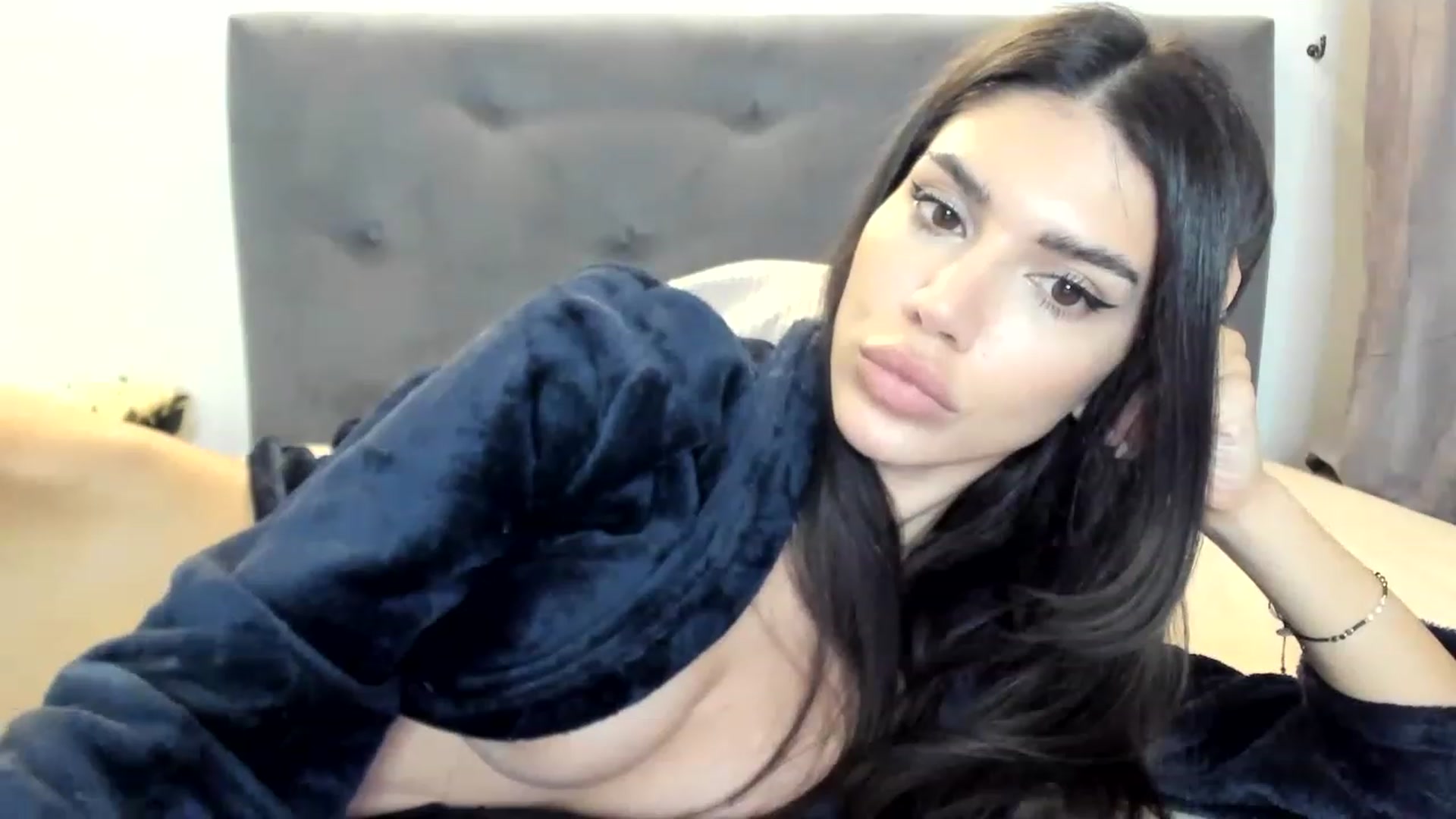 Gallery image thumbnail from Bee_Bee's myfreecams stream on, 11/18/2022, 22:23 image 9 of 20