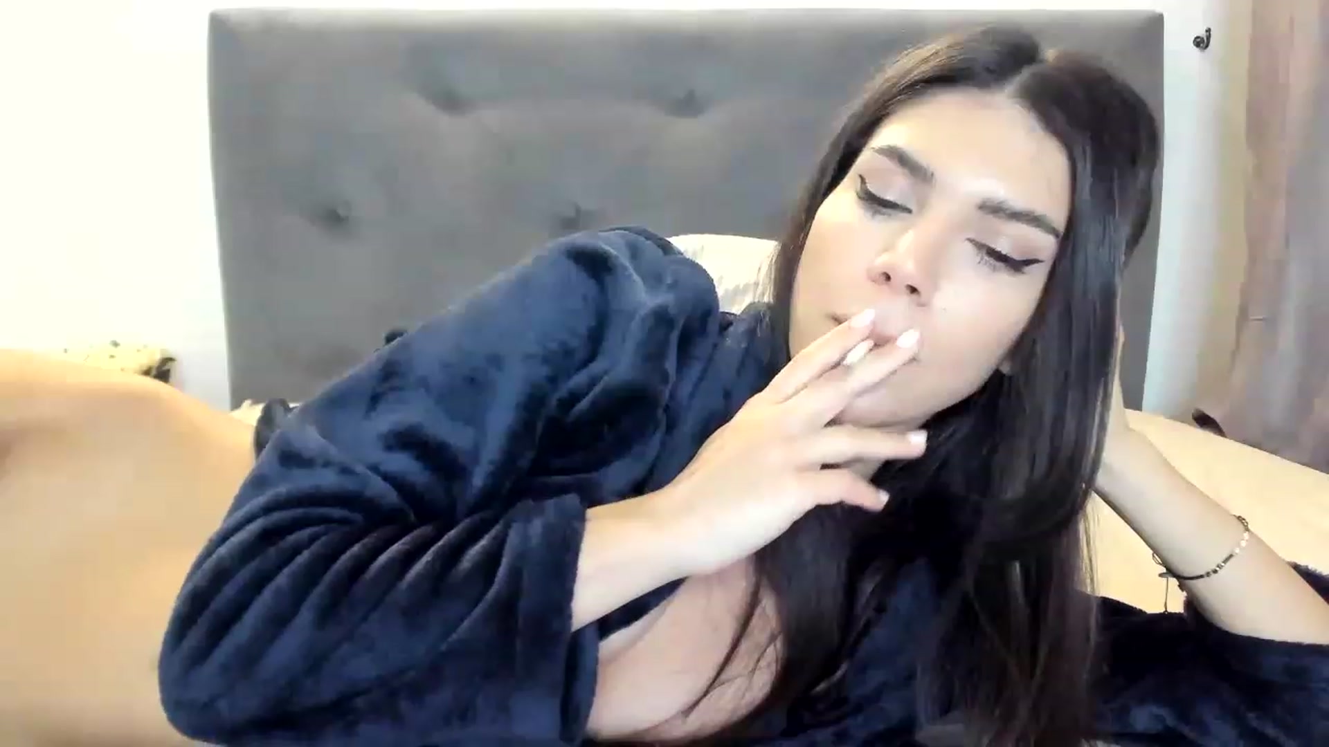Gallery image thumbnail from Bee_Bee's myfreecams stream on, 11/18/2022, 22:23 image 12 of 20