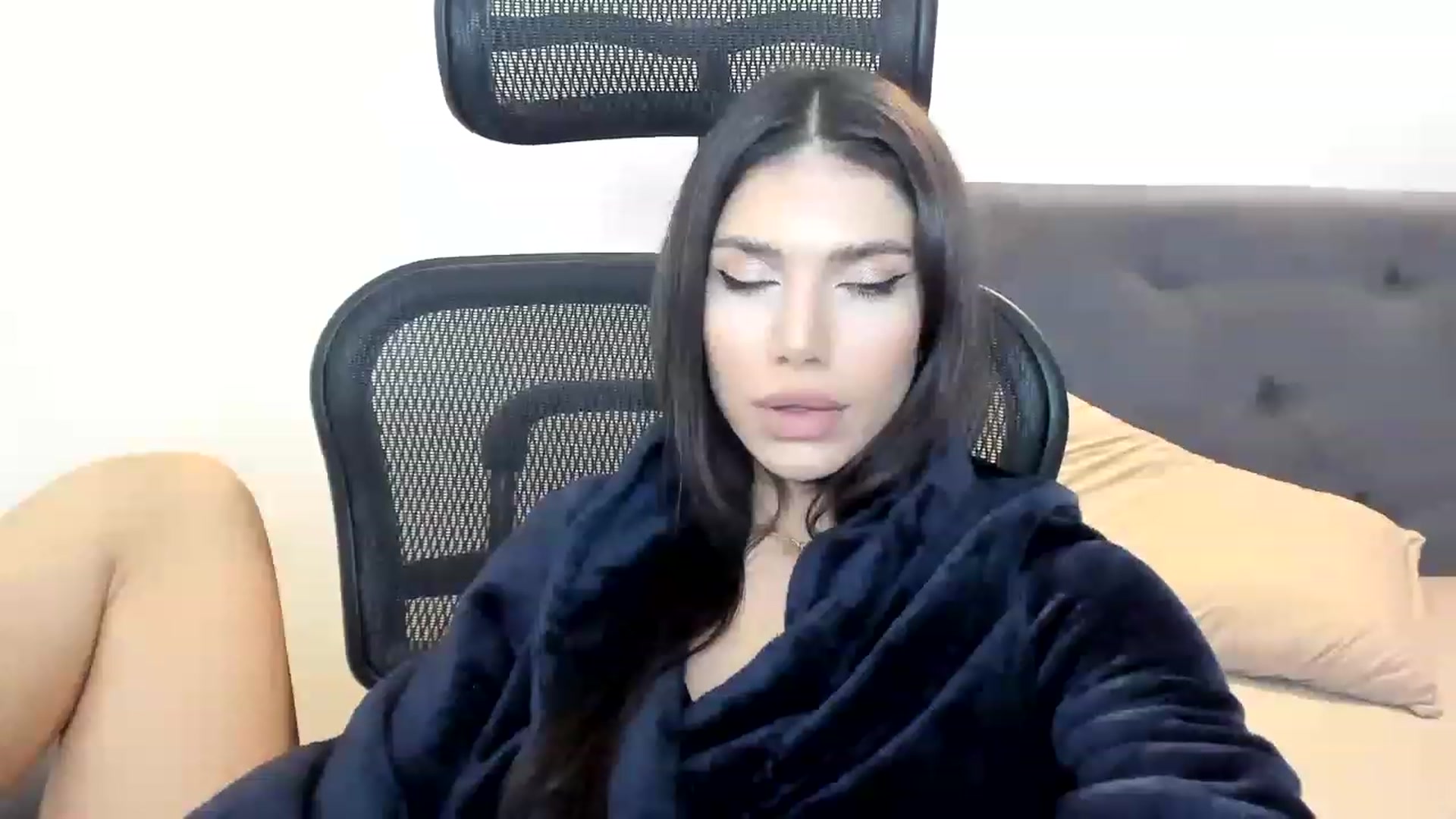 Gallery image thumbnail from Bee_Bee's myfreecams stream on, 11/19/2022, 18:28 image 20 of 20