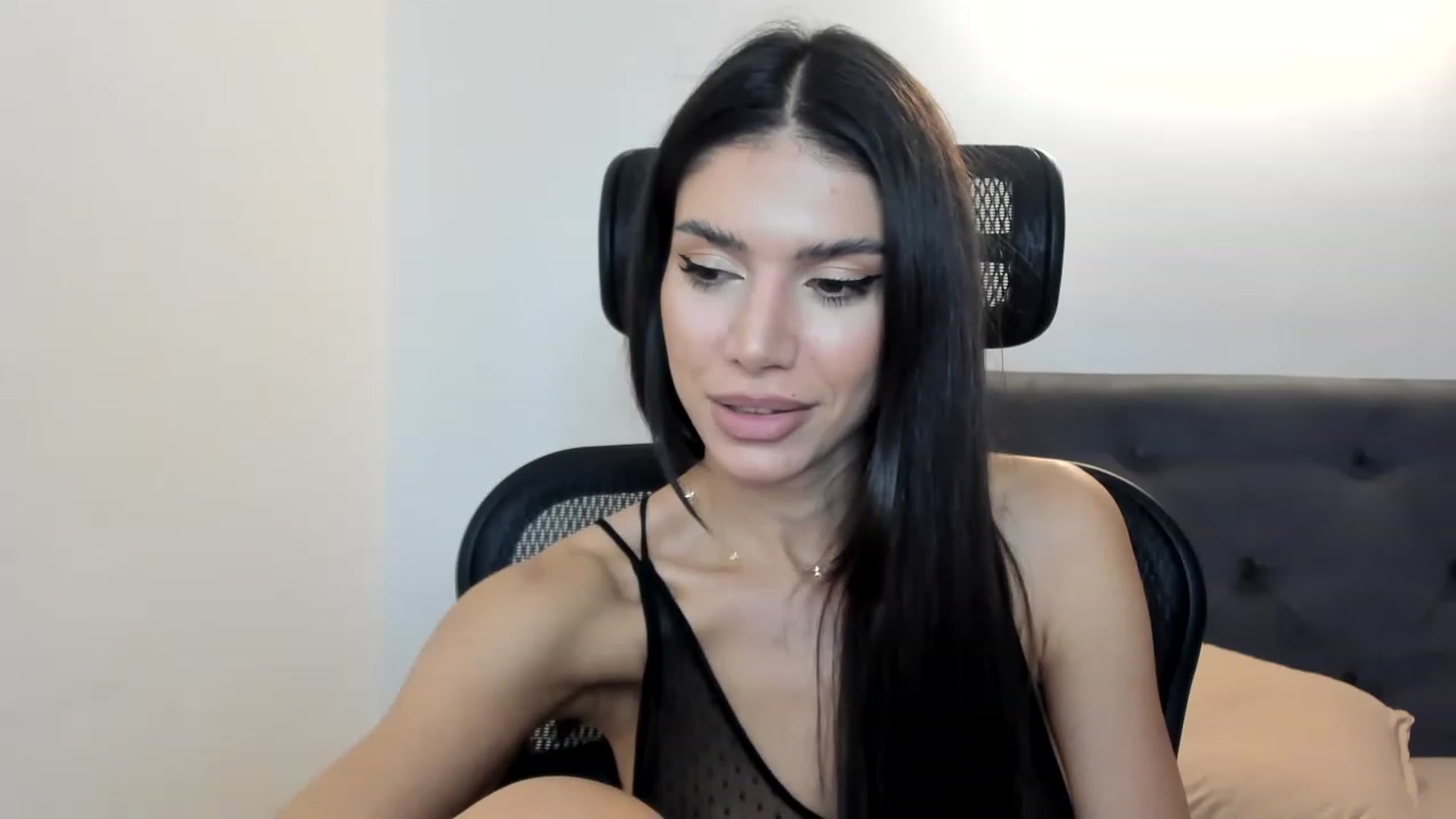 Gallery image thumbnail from Bee_Bee's myfreecams stream on, 11/19/2022, 18:28 image 14 of 20
