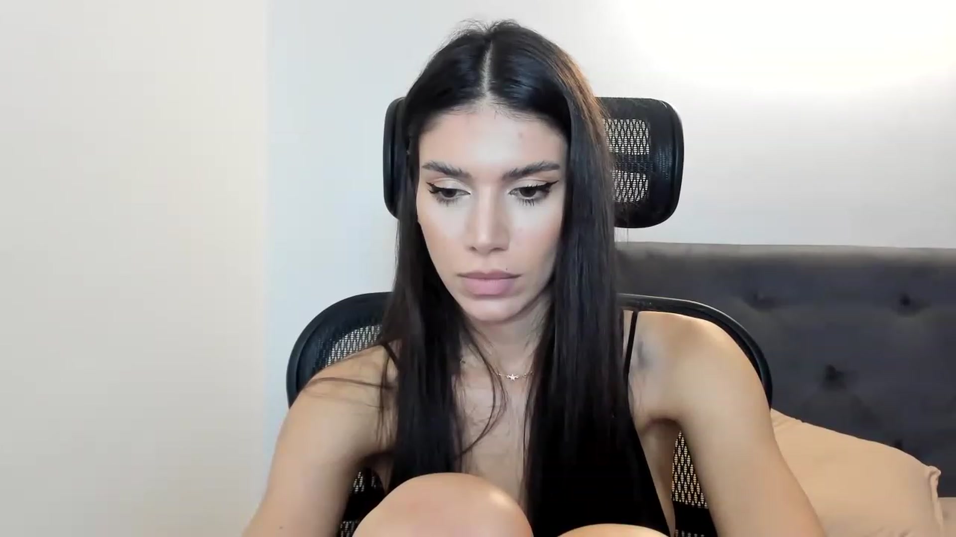 Gallery image thumbnail from Bee_Bee's myfreecams stream on, 11/19/2022, 18:28 image 17 of 20
