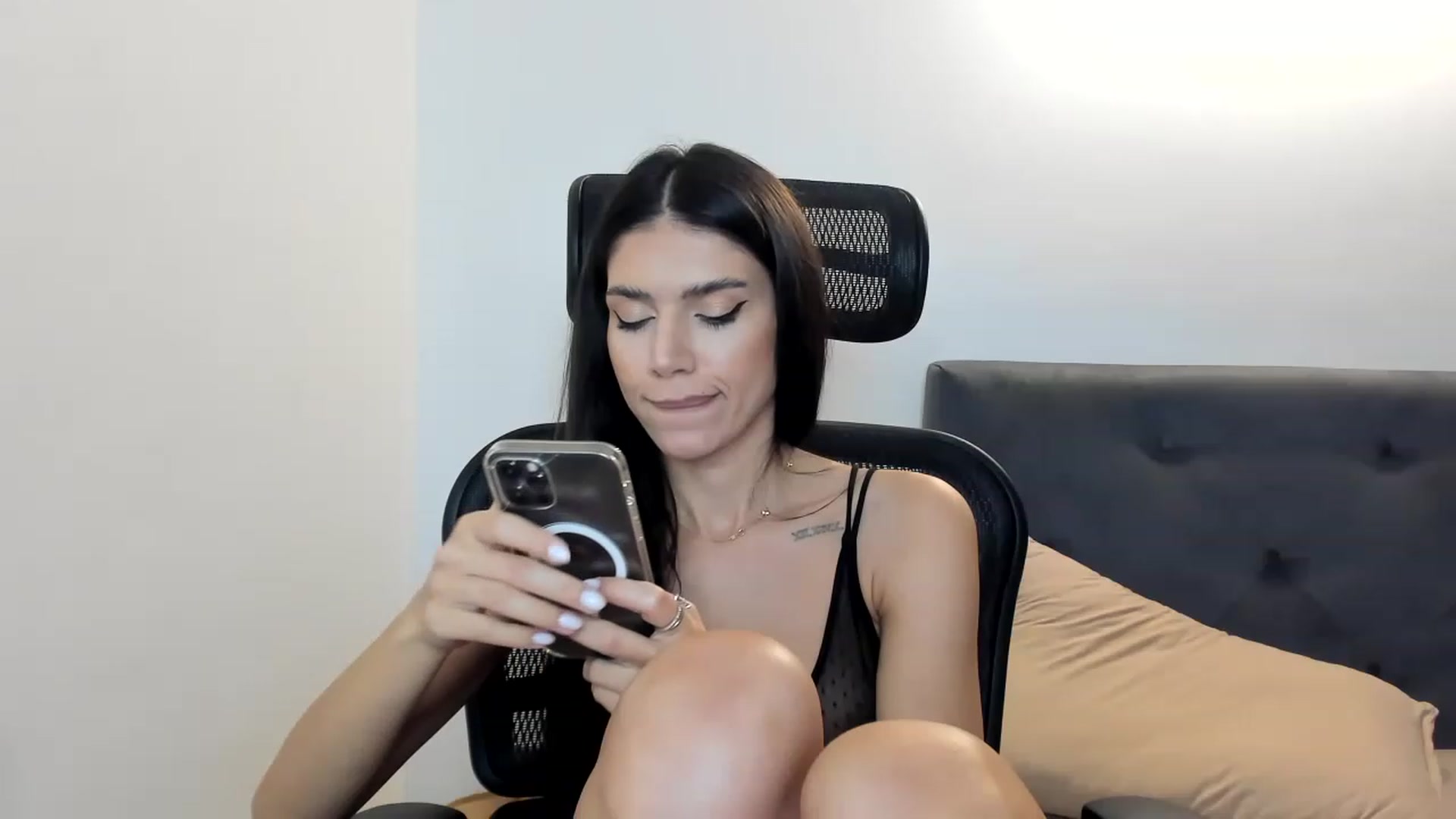 Gallery image thumbnail from Bee_Bee's myfreecams stream on, 11/19/2022, 18:28 image 12 of 20