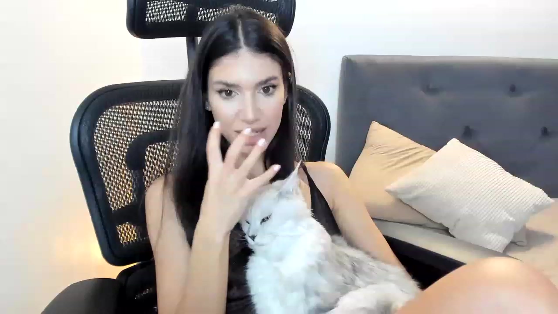 Gallery image thumbnail from Bee_Bee's myfreecams stream on, 11/19/2022, 18:28 image 1 of 20