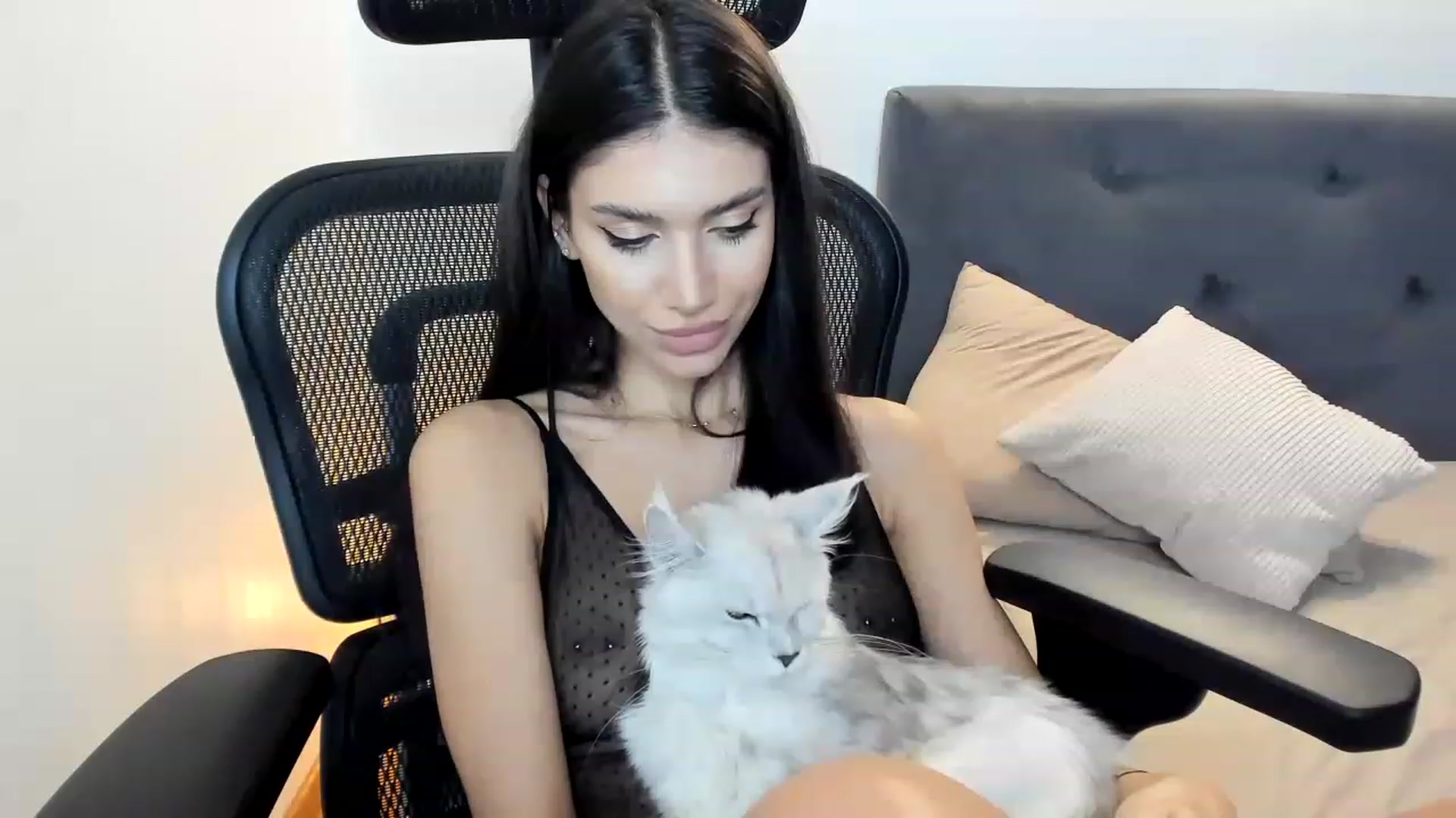 Gallery image thumbnail from Bee_Bee's myfreecams stream on, 11/19/2022, 18:28 image 3 of 20