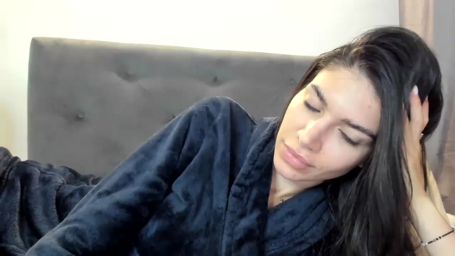 Gallery image thumbnail from Bee_Bee's myfreecams stream on, 11/19/2022, 22:30 image 19 of 20