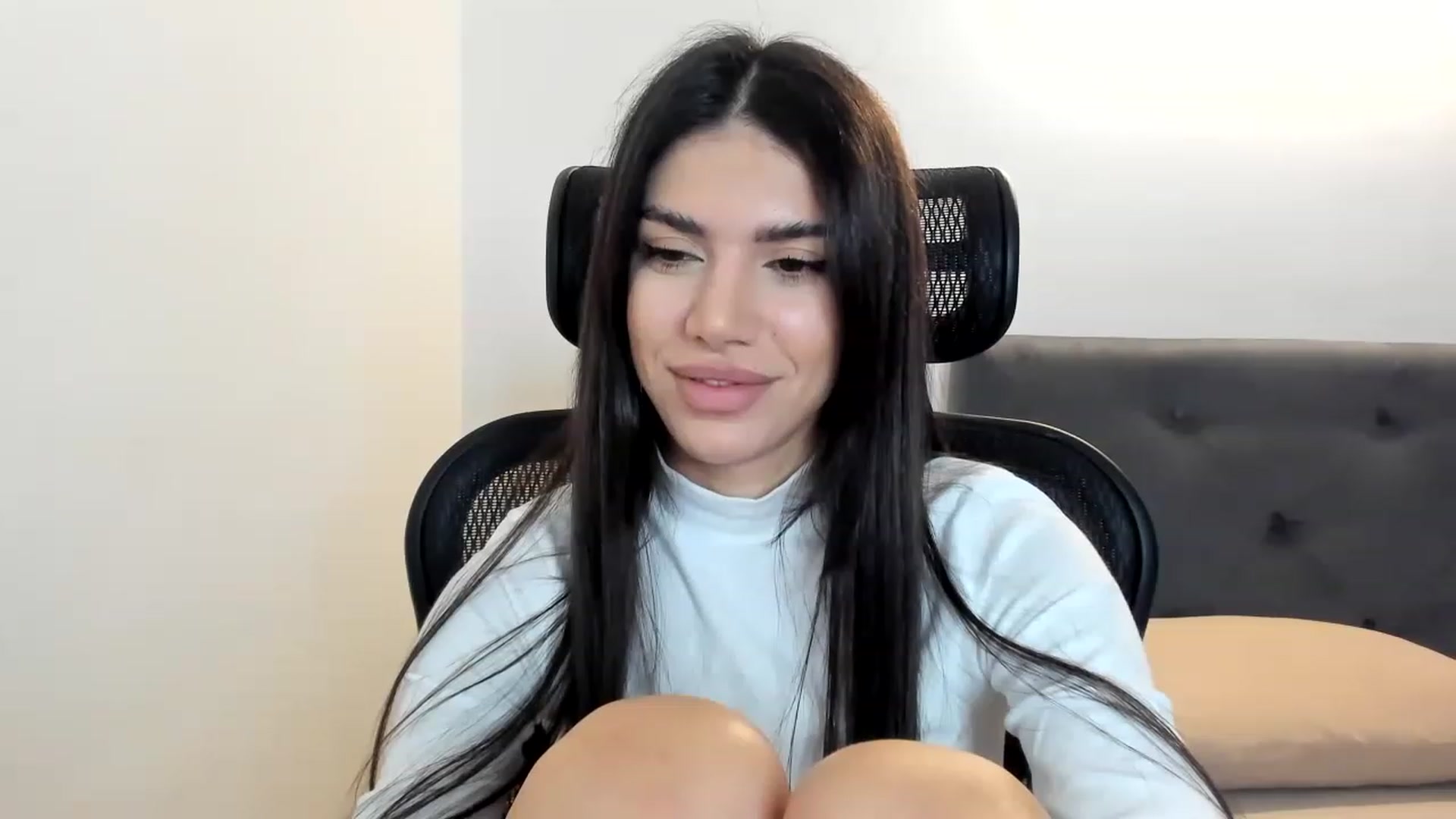 Gallery image thumbnail from Bee_Bee's myfreecams stream on, 11/25/2022, 22:54 image 15 of 20