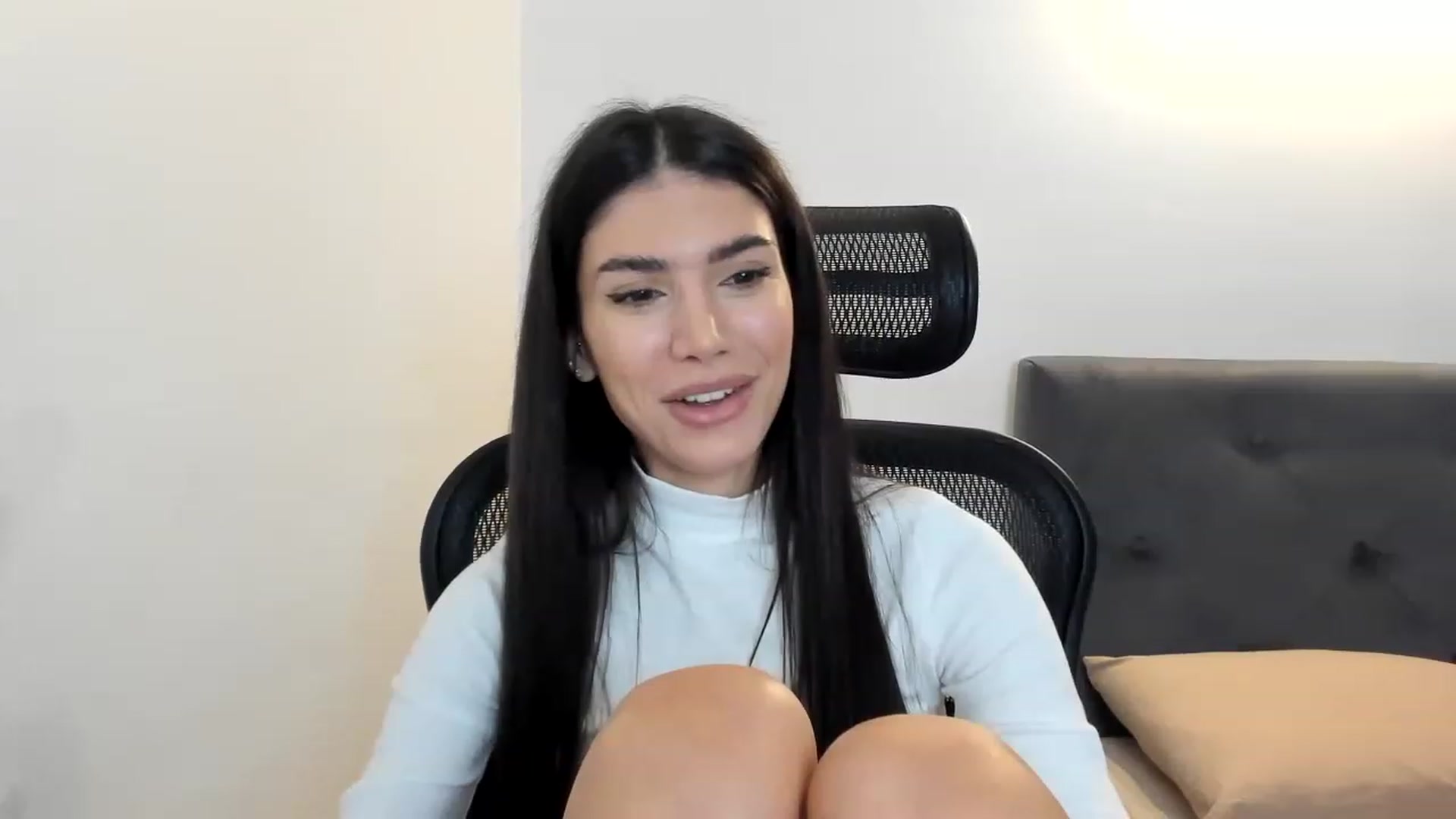 Gallery image thumbnail from Bee_Bee's myfreecams stream on, 11/25/2022, 22:54 image 19 of 20