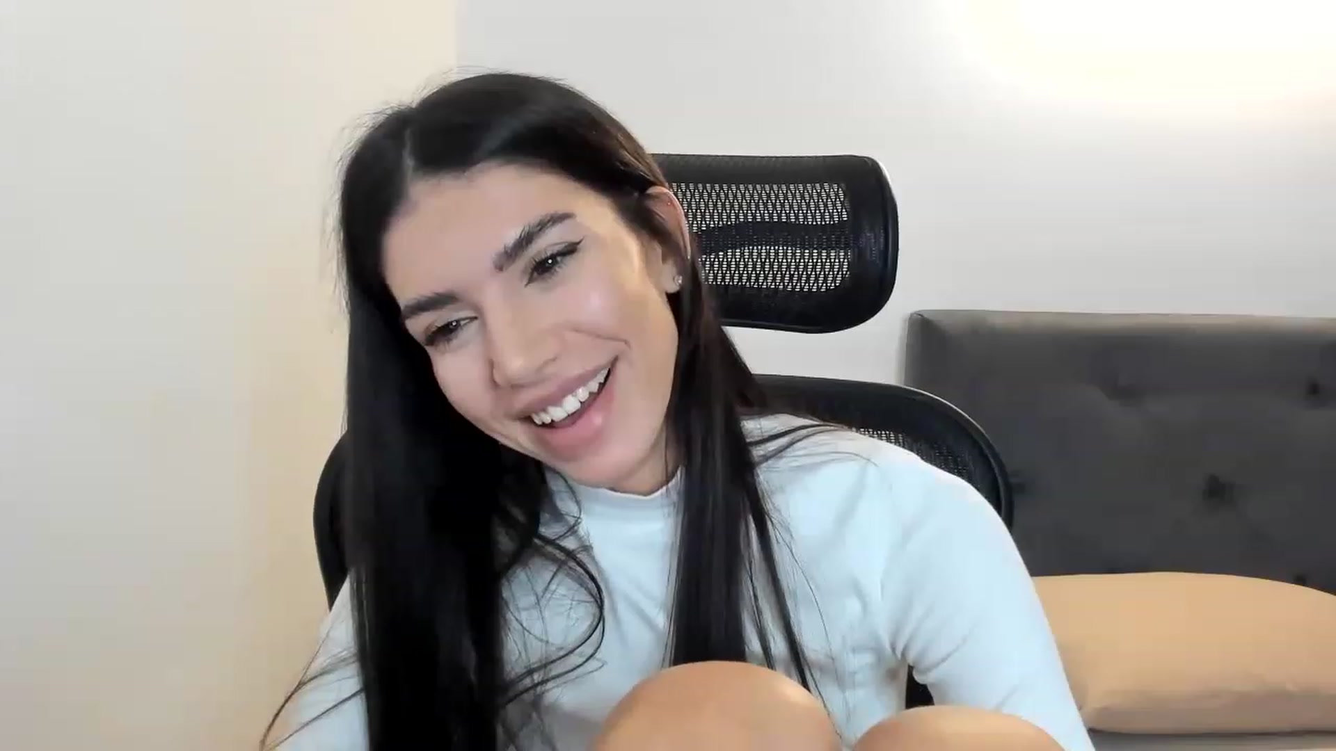 Gallery image thumbnail from Bee_Bee's myfreecams stream on, 11/25/2022, 22:54 image 16 of 20