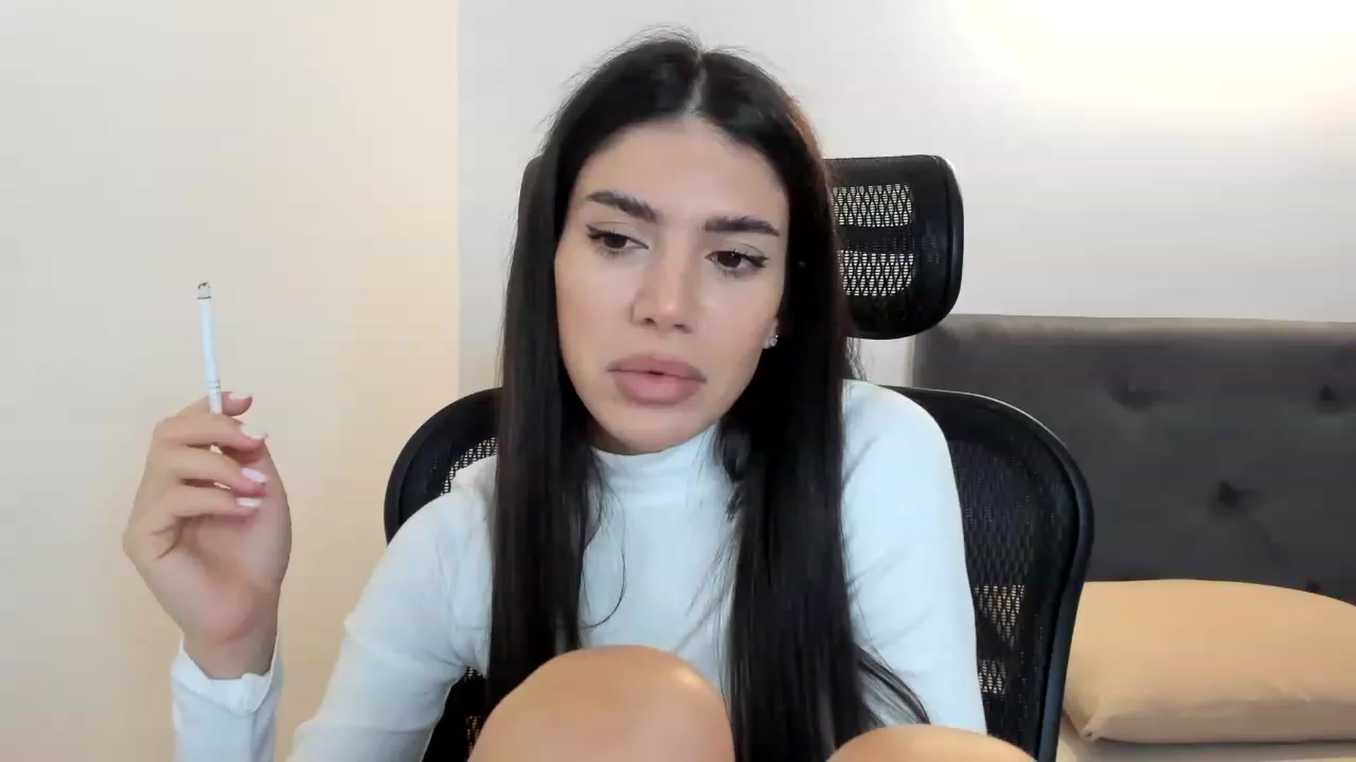 Gallery image thumbnail from Bee_Bee's myfreecams stream on, 11/25/2022, 22:54 image 17 of 20